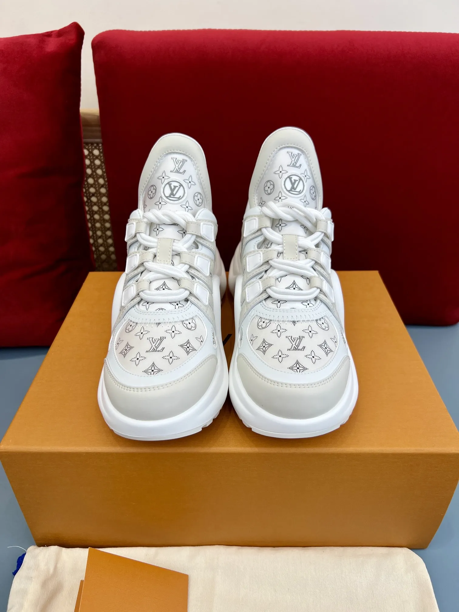 EasyMatch Louis Vuitton Archlight Sneakers White Mesh –  Replica Shoes & Louis Vuitton Replica 289
