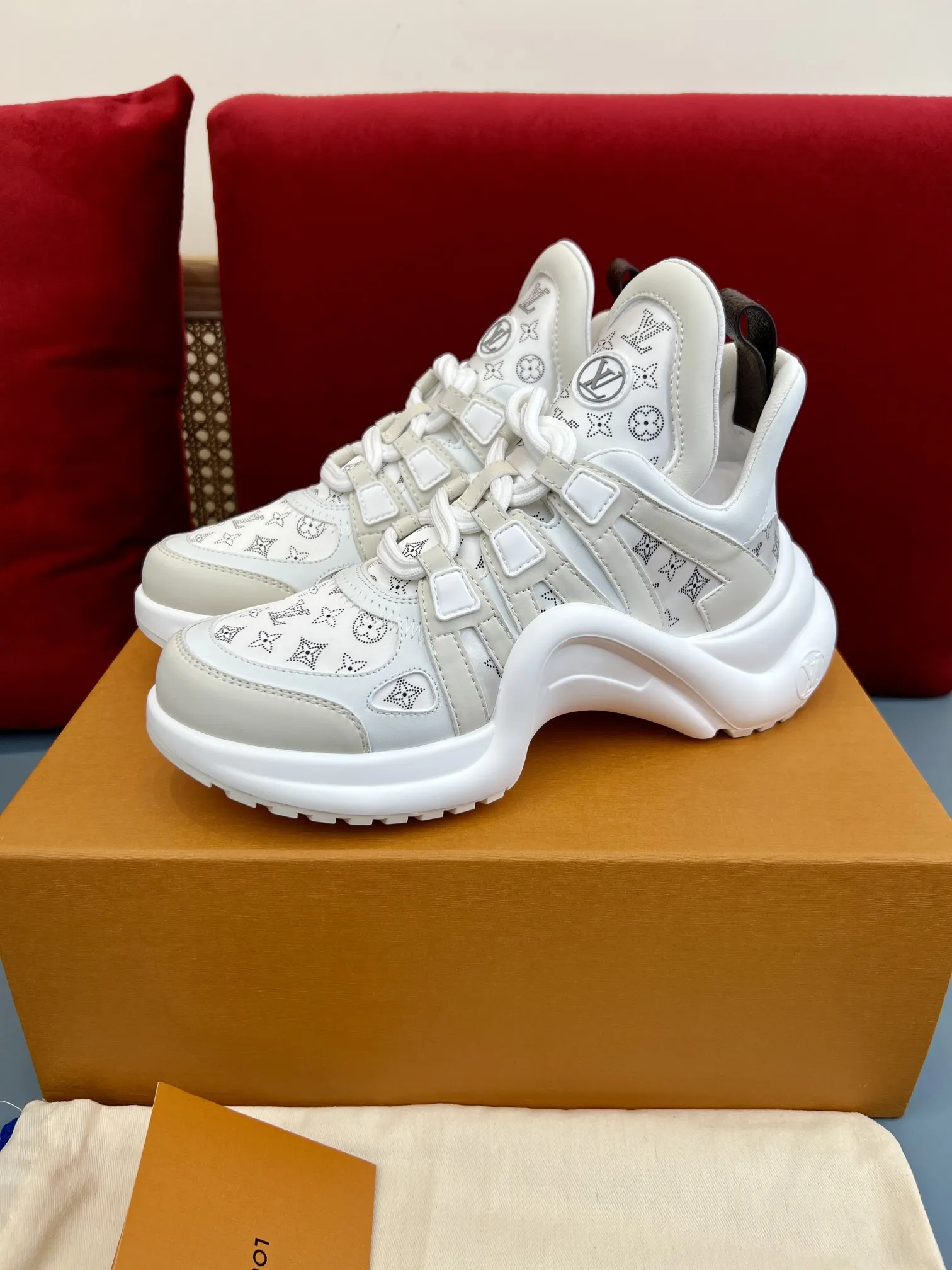 EasyMatch Louis Vuitton Archlight Sneakers White Mesh –  Replica Shoes & Louis Vuitton Replica 289