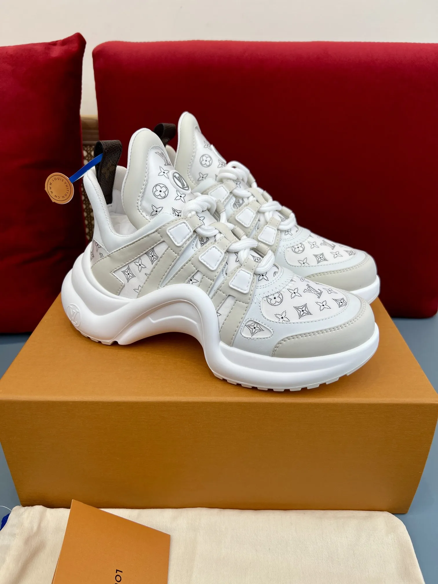 EasyMatch Louis Vuitton Archlight Sneakers White Mesh –  Replica Shoes & Louis Vuitton Replica 289