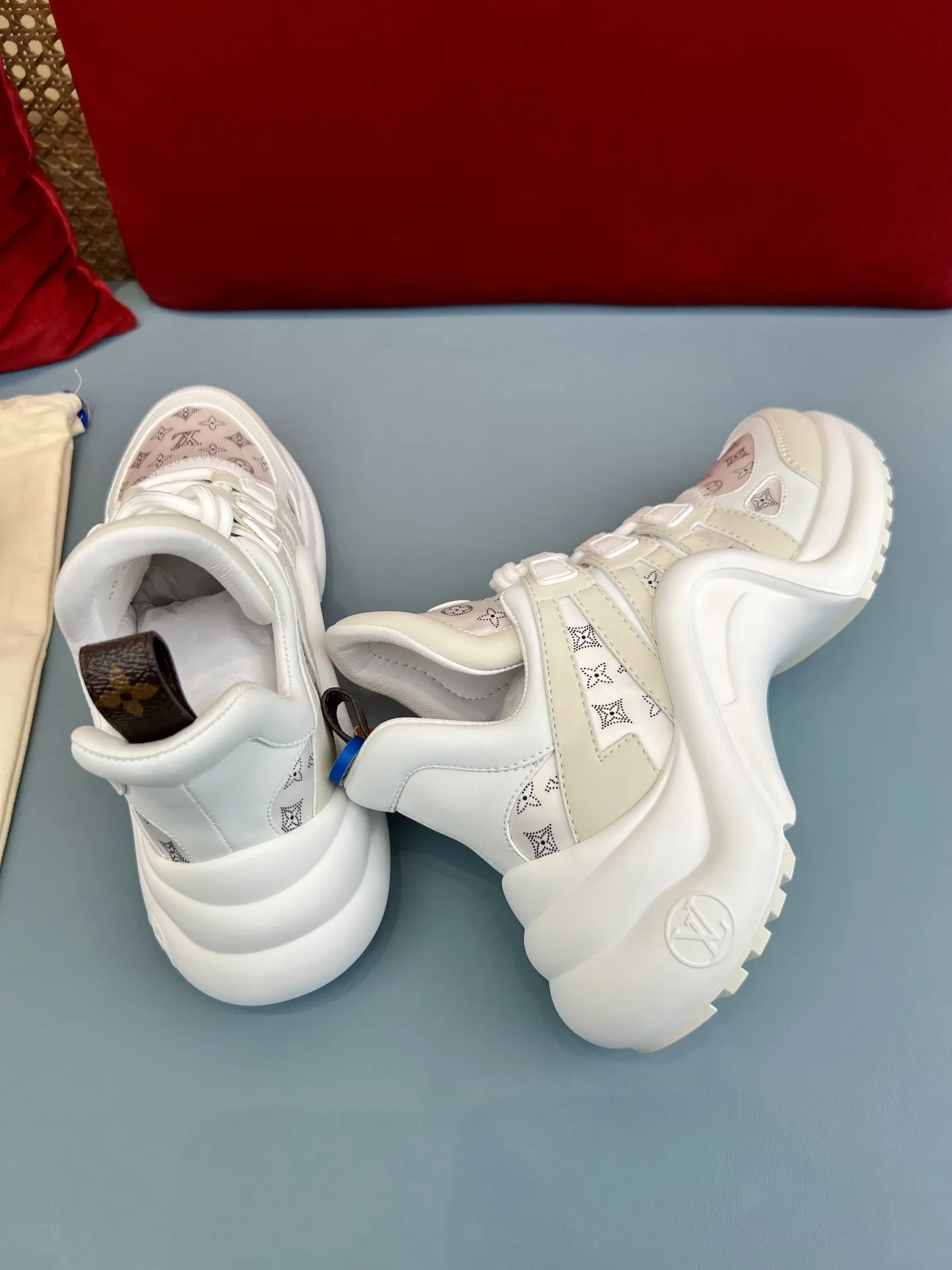 EasyMatch Louis Vuitton Archlight Sneakers White Mesh –  Replica Shoes & Louis Vuitton Replica 289