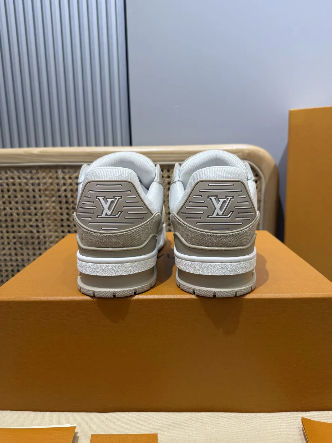 Louis Vuitton Trainer Beige  Sneakers – Replica Shoes & Louis Vuitton Fake Edition EasyMatch 453