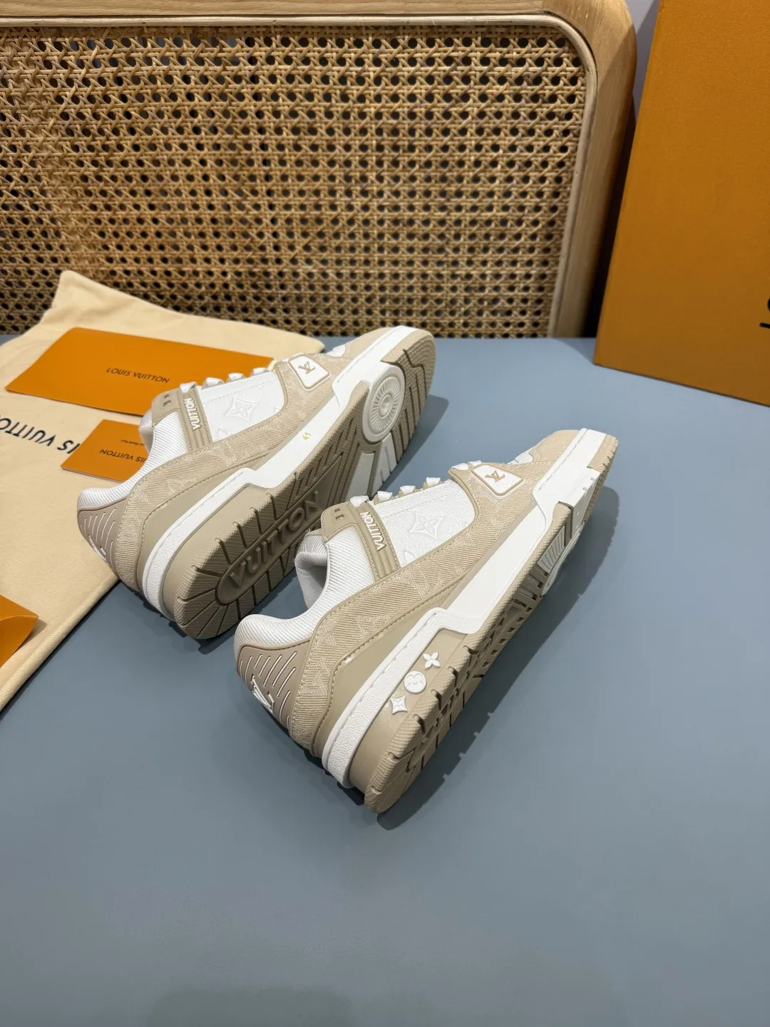 Louis Vuitton Trainer Beige  Sneakers – Replica Shoes & Louis Vuitton Fake Edition EasyMatch 453