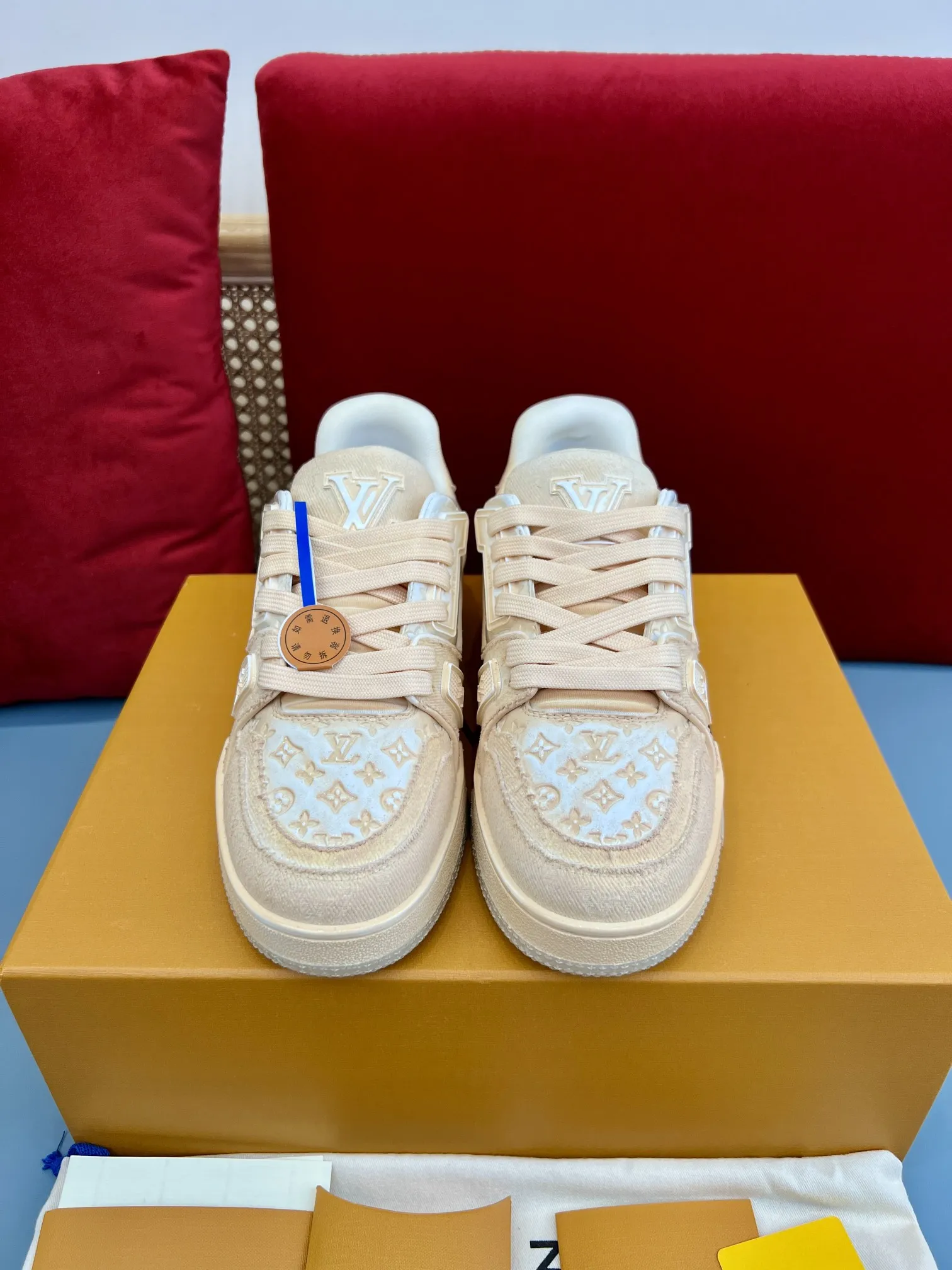Louis Vuitton Trainer Beige Sneakers –  Replica Shoes UrbanChic 339
