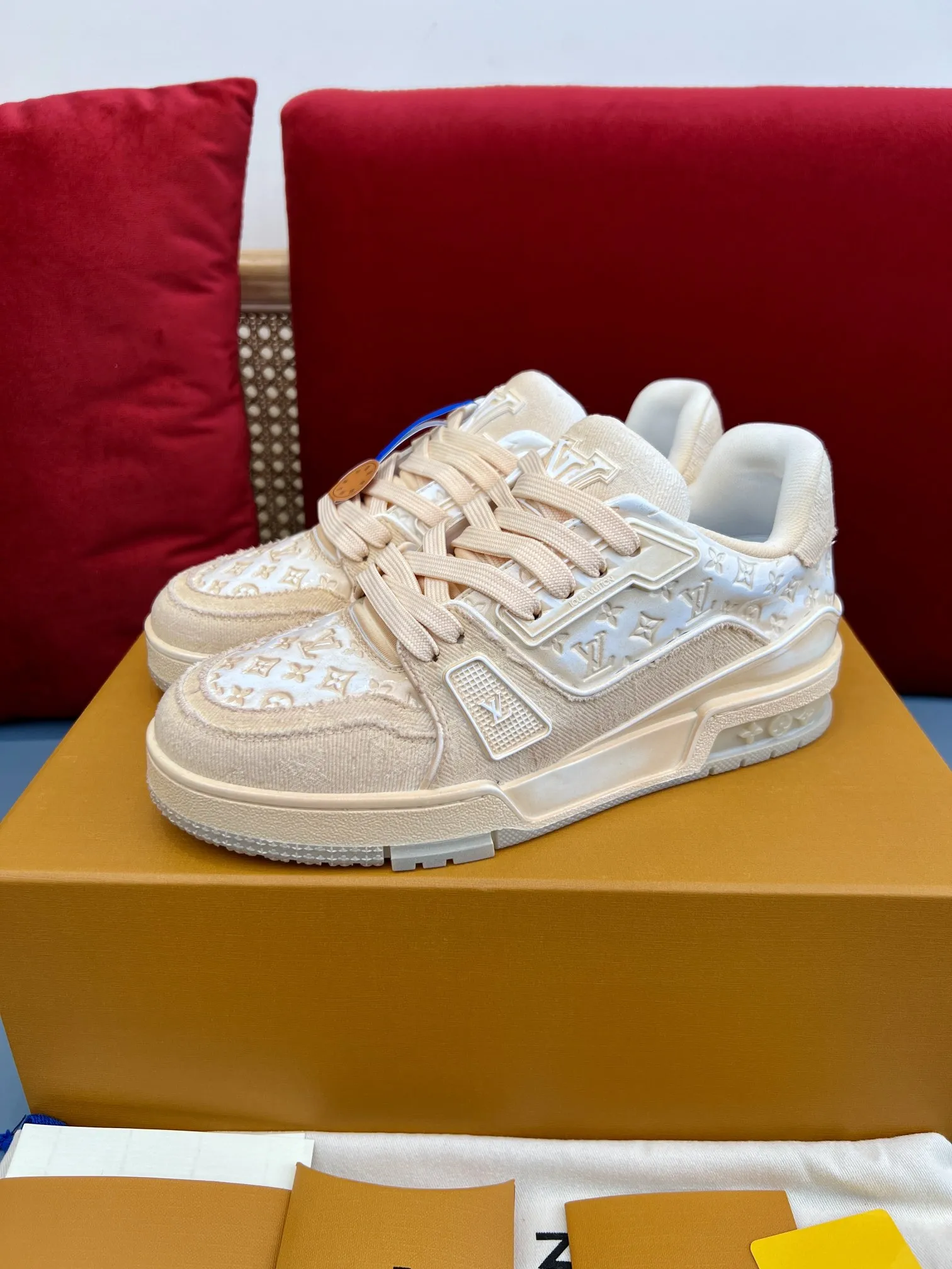 Louis Vuitton Trainer Beige Sneakers –  Replica Shoes UrbanChic 339