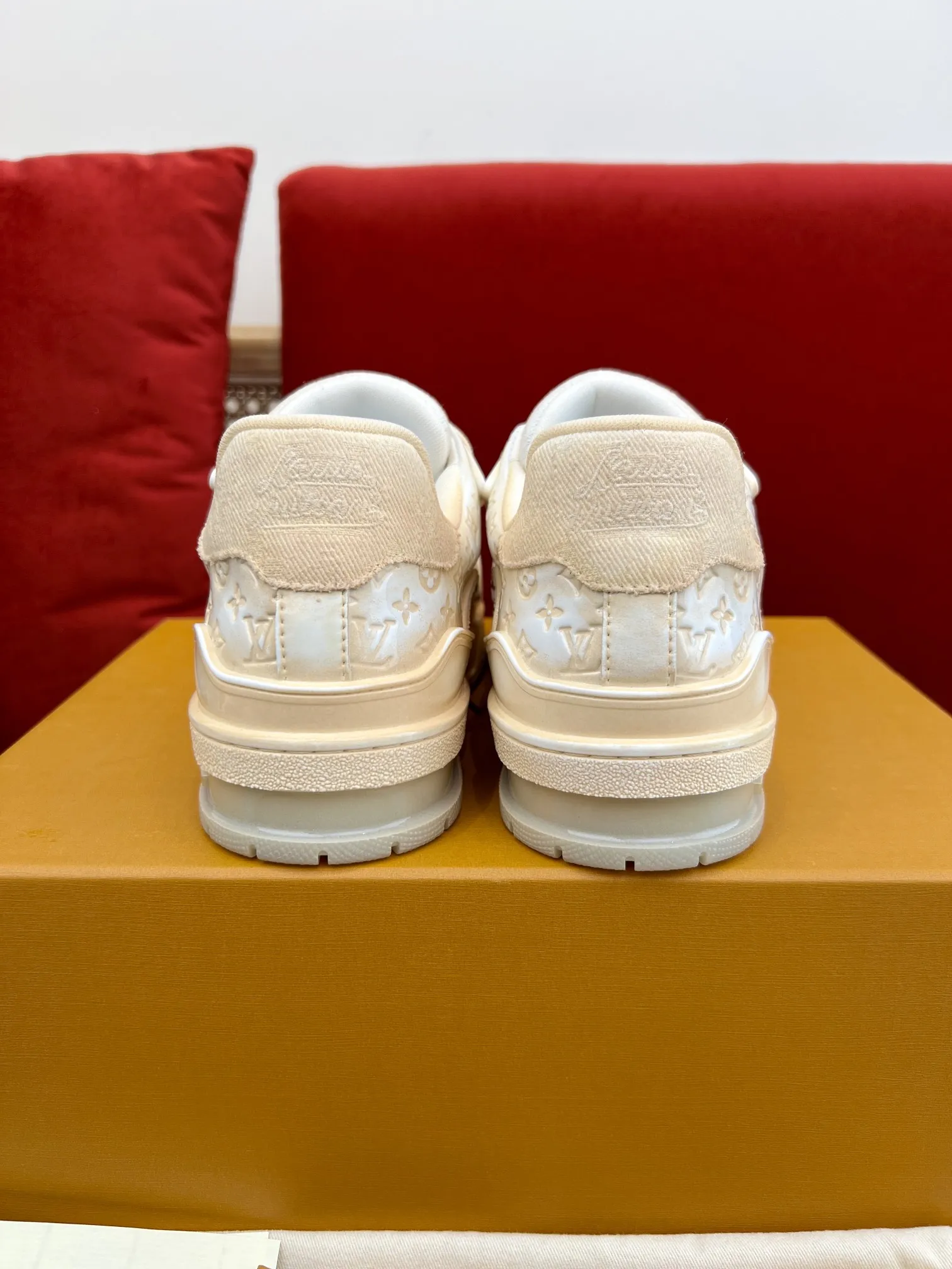 Louis Vuitton Trainer Beige Sneakers –  Replica Shoes UrbanChic 339