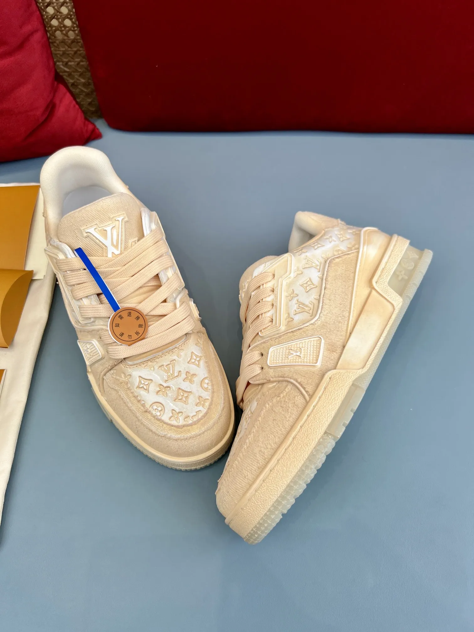 Louis Vuitton Trainer Beige Sneakers –  Replica Shoes UrbanChic 339