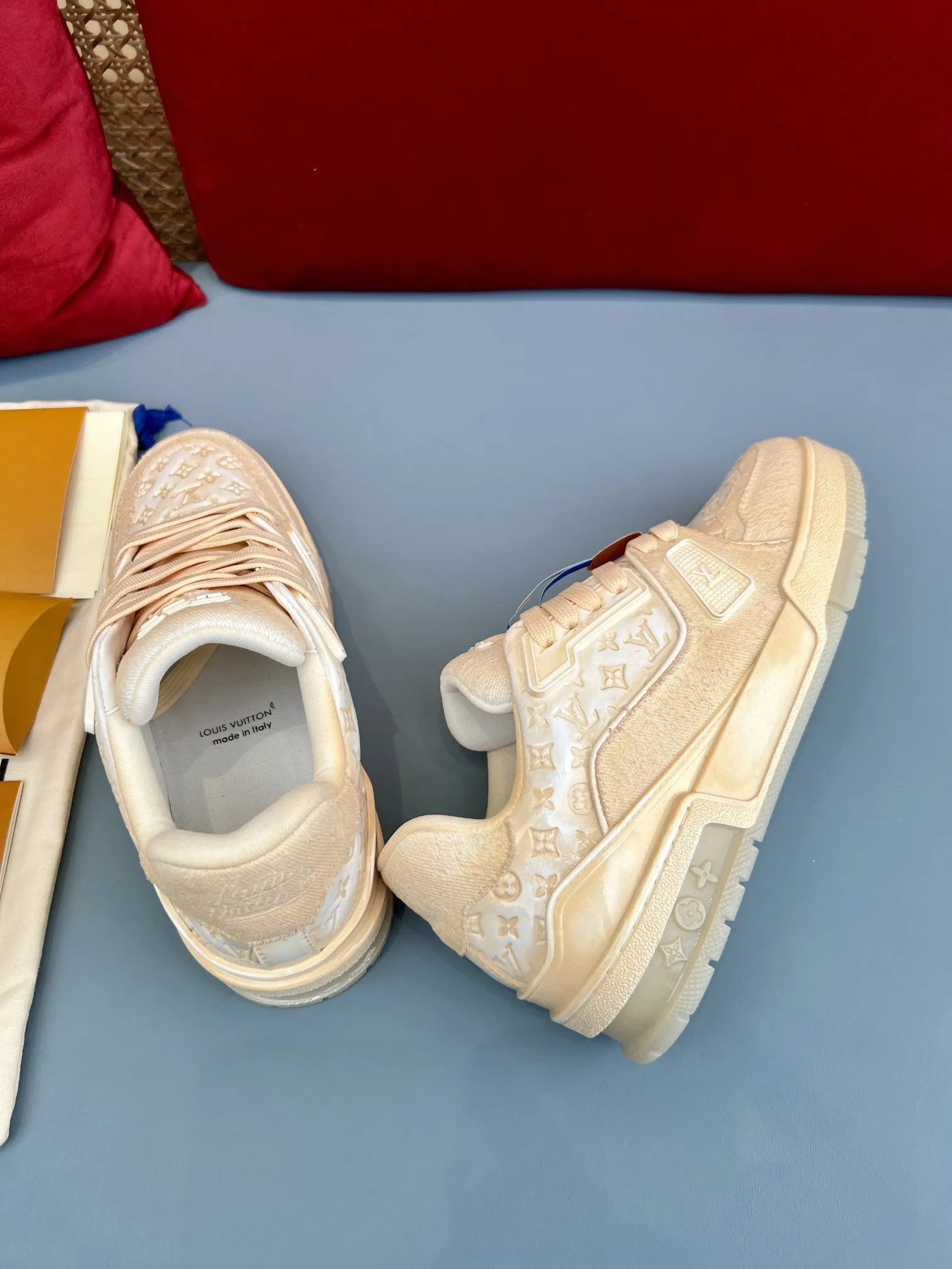 Louis Vuitton Trainer Beige Sneakers –  Replica Shoes UrbanChic 339