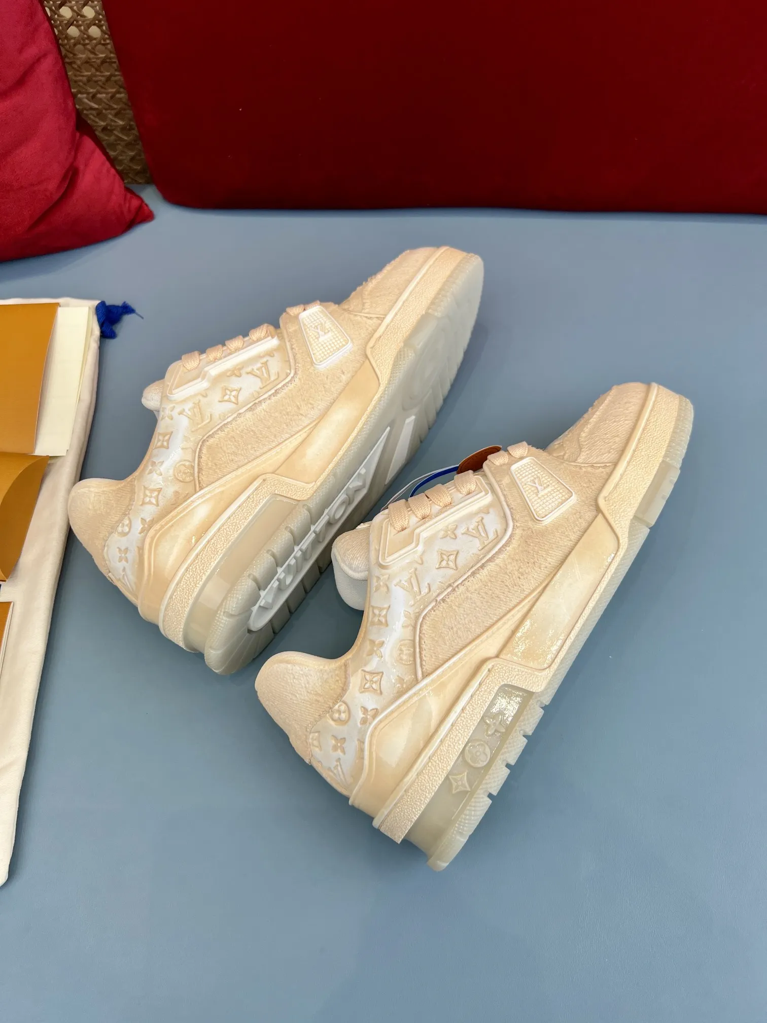 Louis Vuitton Trainer Beige Sneakers –  Replica Shoes UrbanChic 339