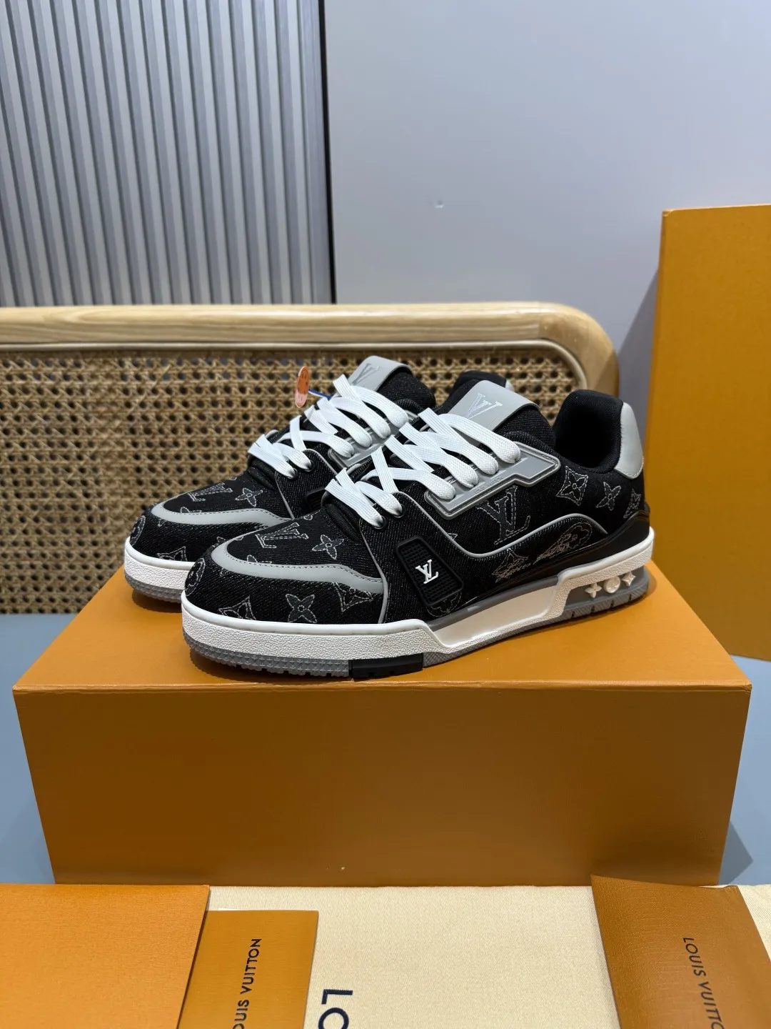 FlexibleFit Louis Vuitton Trainer Black  Replica Shoes – Premium Rep Shoes Collection 382