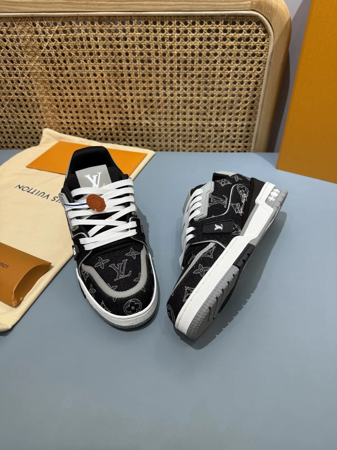 FlexibleFit Louis Vuitton Trainer Black  Replica Shoes – Premium Rep Shoes Collection 382