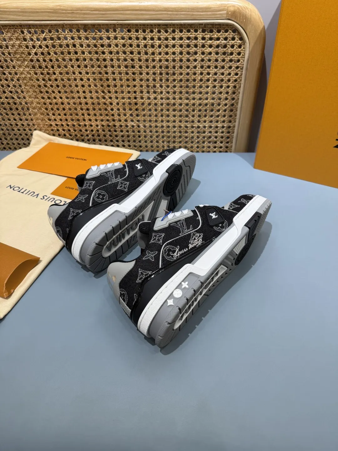 FlexibleFit Louis Vuitton Trainer Black  Replica Shoes – Premium Rep Shoes Collection 382