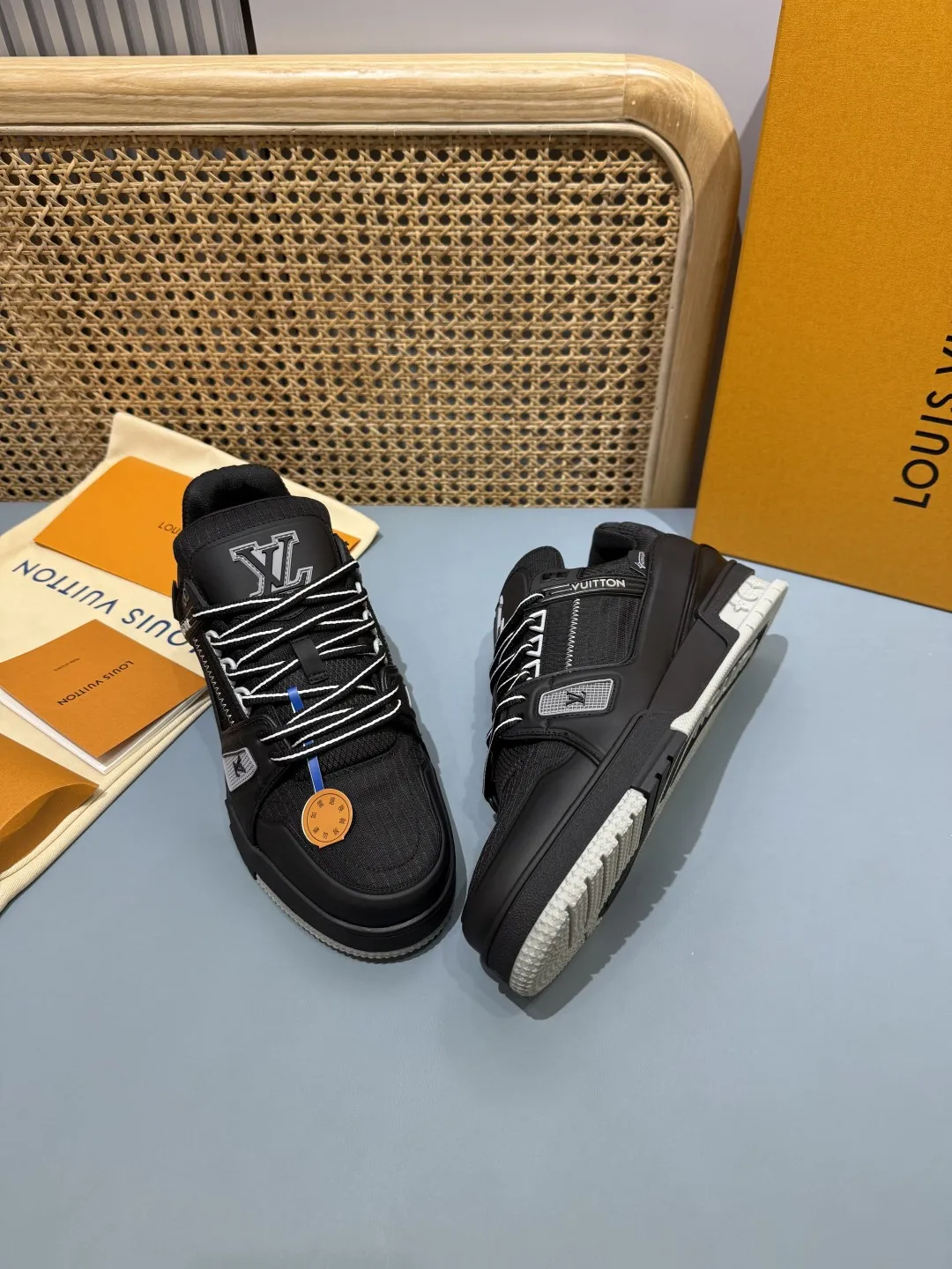Comfortable Louis Vuitton Trainer Black  Sneakers – Replica LV Style Rep Shoes & Fake Louis Vuitton 424