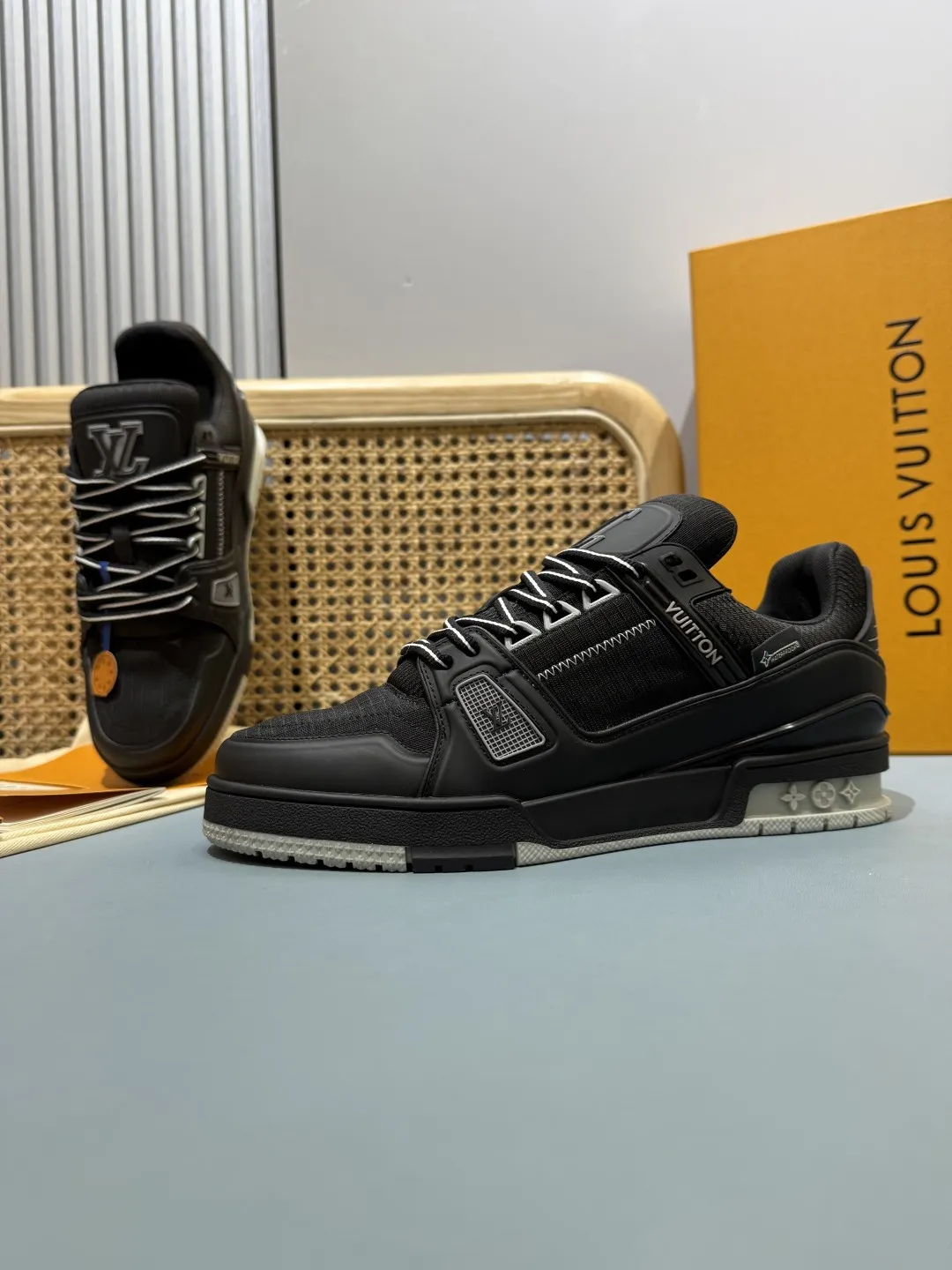 Comfortable Louis Vuitton Trainer Black  Sneakers – Replica LV Style Rep Shoes & Fake Louis Vuitton 424