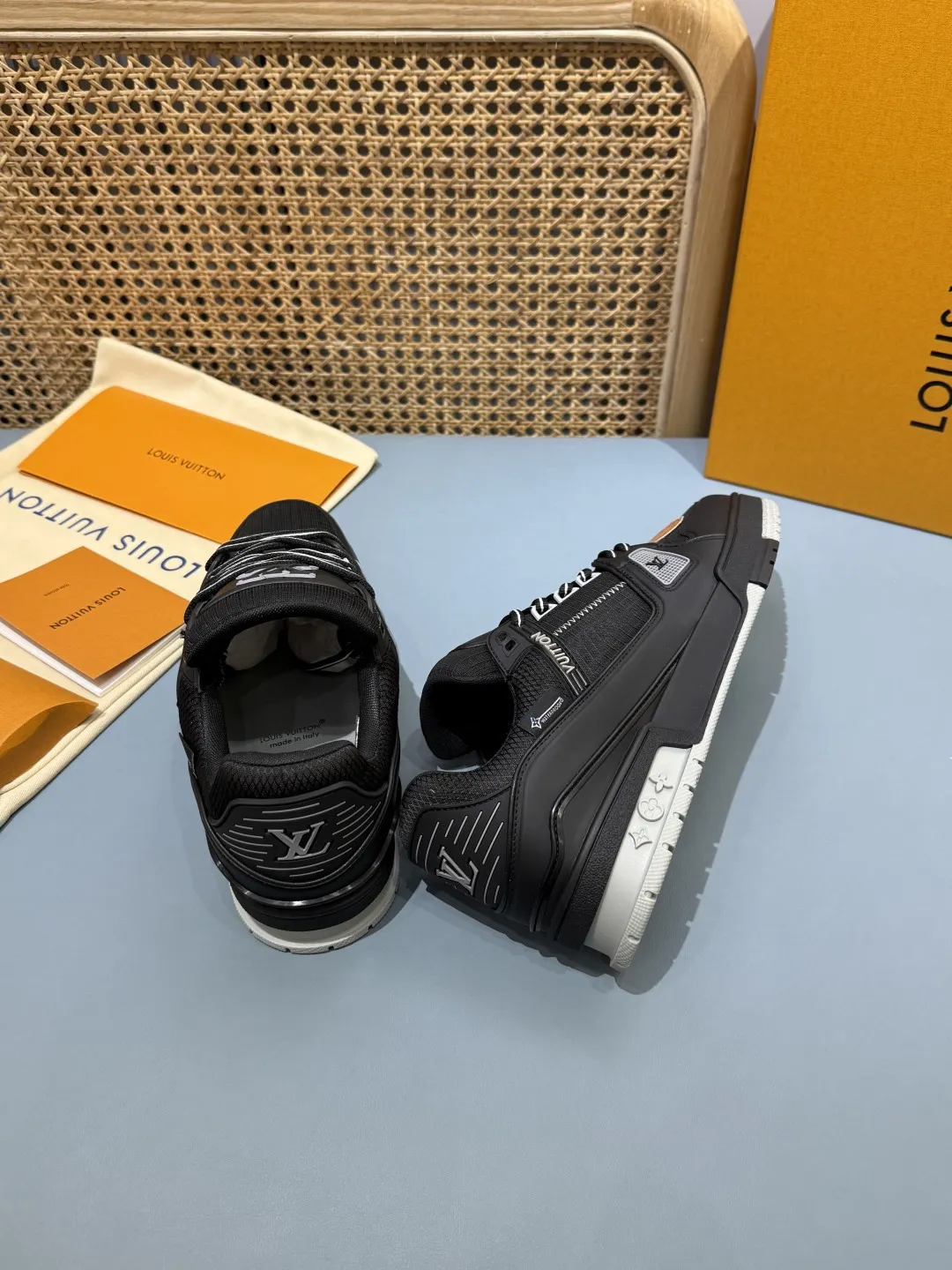 Comfortable Louis Vuitton Trainer Black  Sneakers – Replica LV Style Rep Shoes & Fake Louis Vuitton 424