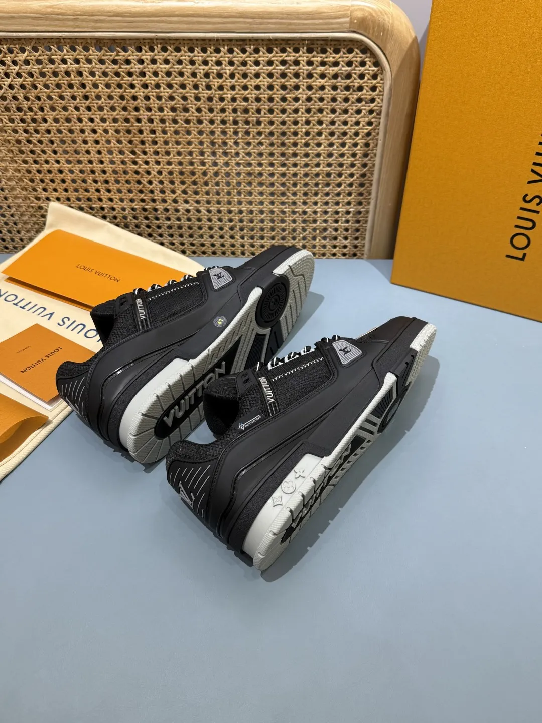Comfortable Louis Vuitton Trainer Black  Sneakers – Replica LV Style Rep Shoes & Fake Louis Vuitton 424