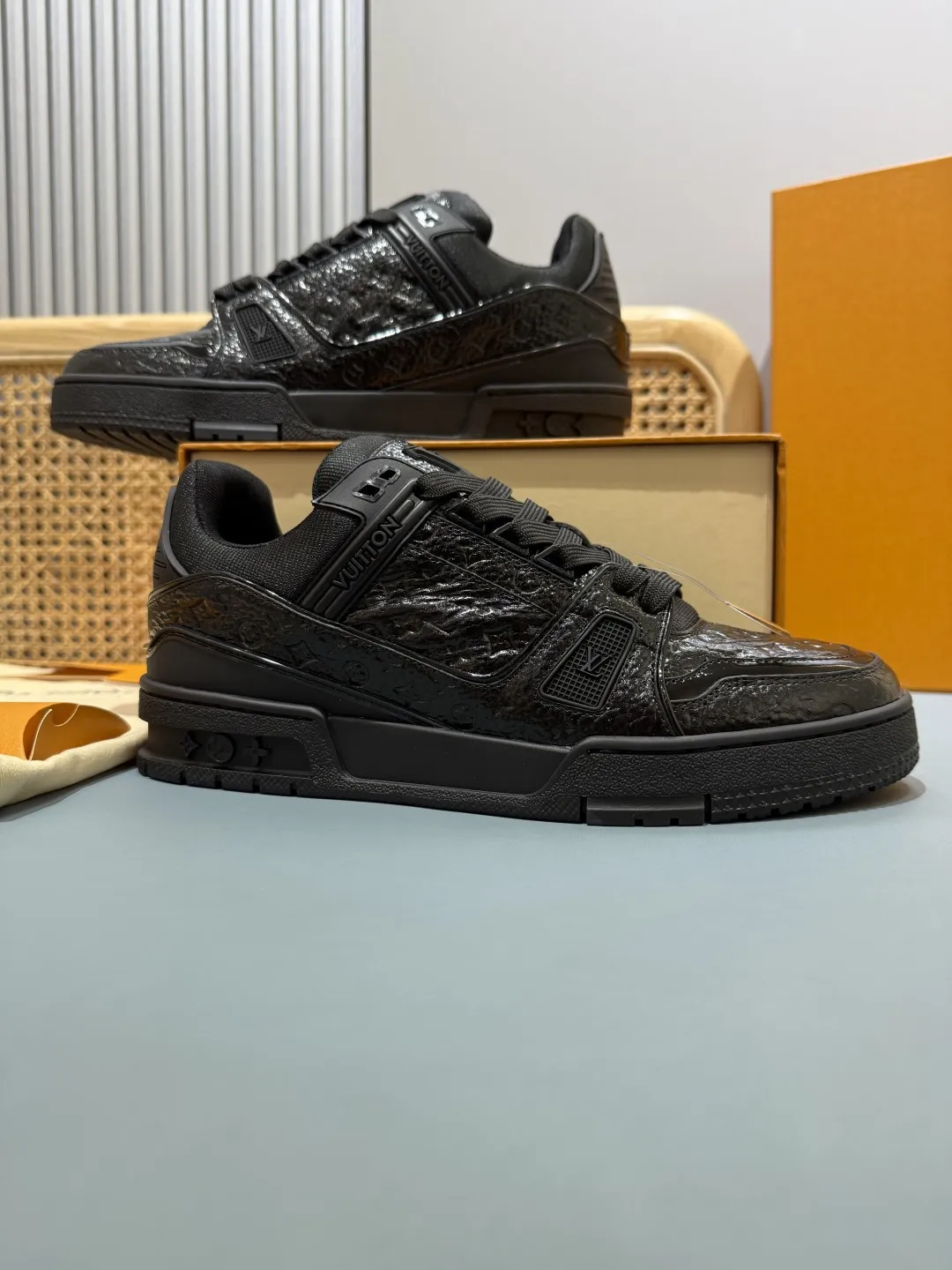 Chic Louis Vuitton Trainer Black Monogram Leather Sneakers –  Replica Shoes & Louis Vuitton Fake 454