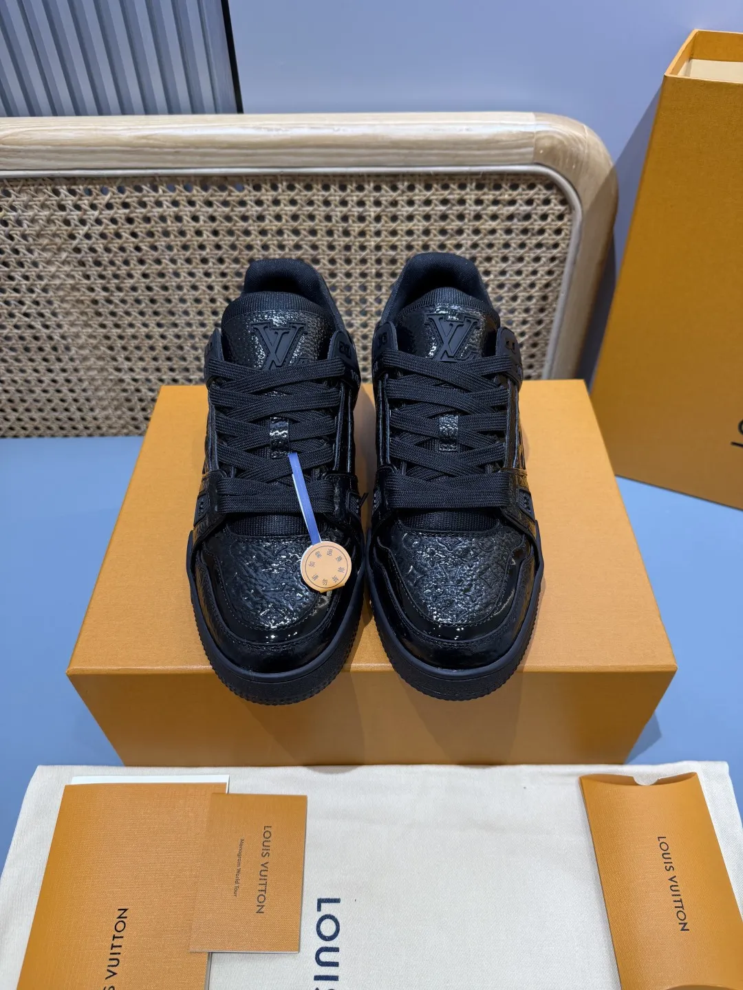 Chic Louis Vuitton Trainer Black Monogram Leather Sneakers –  Replica Shoes & Louis Vuitton Fake 454