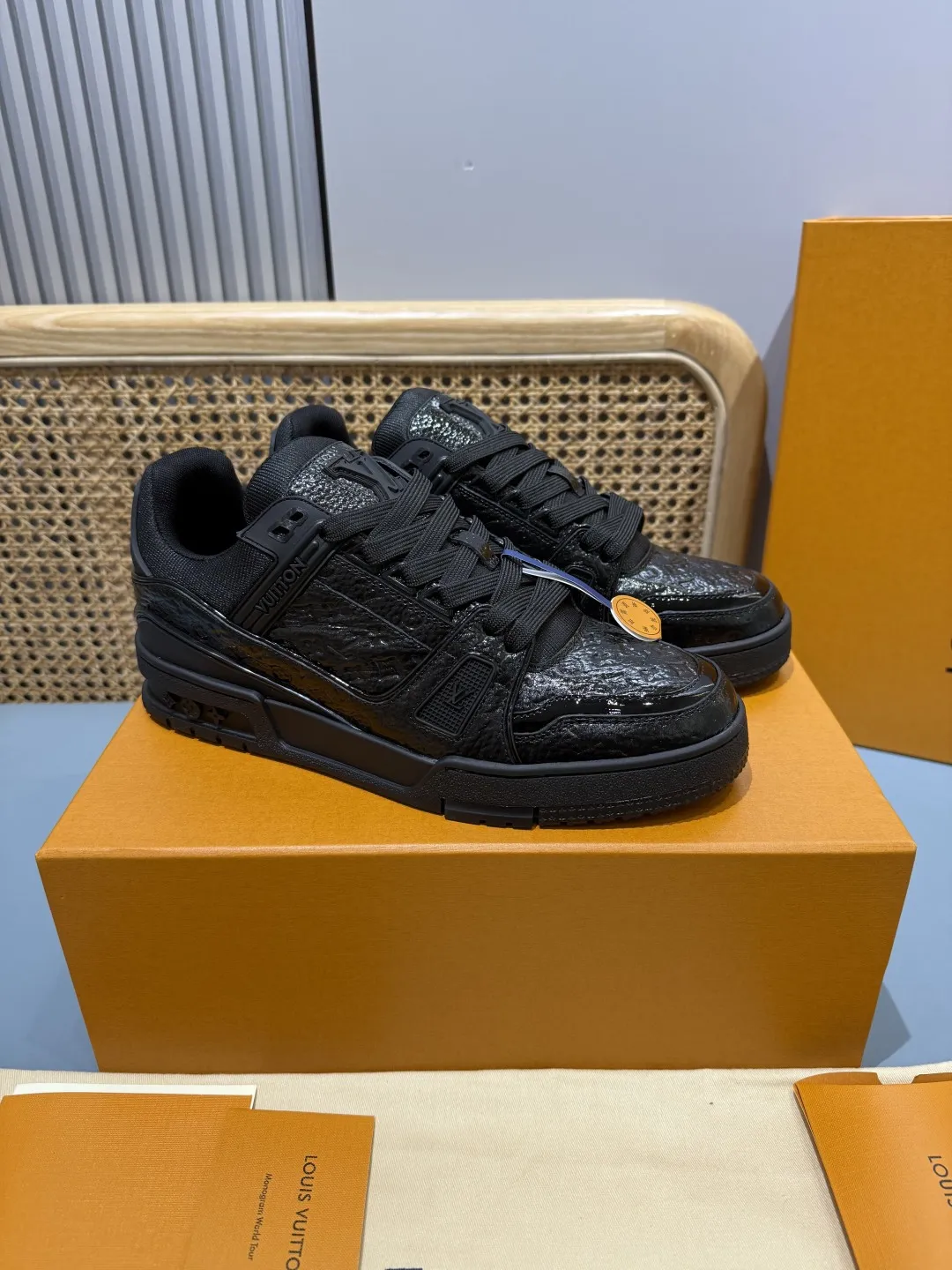 Chic Louis Vuitton Trainer Black Monogram Leather Sneakers –  Replica Shoes & Louis Vuitton Fake 454