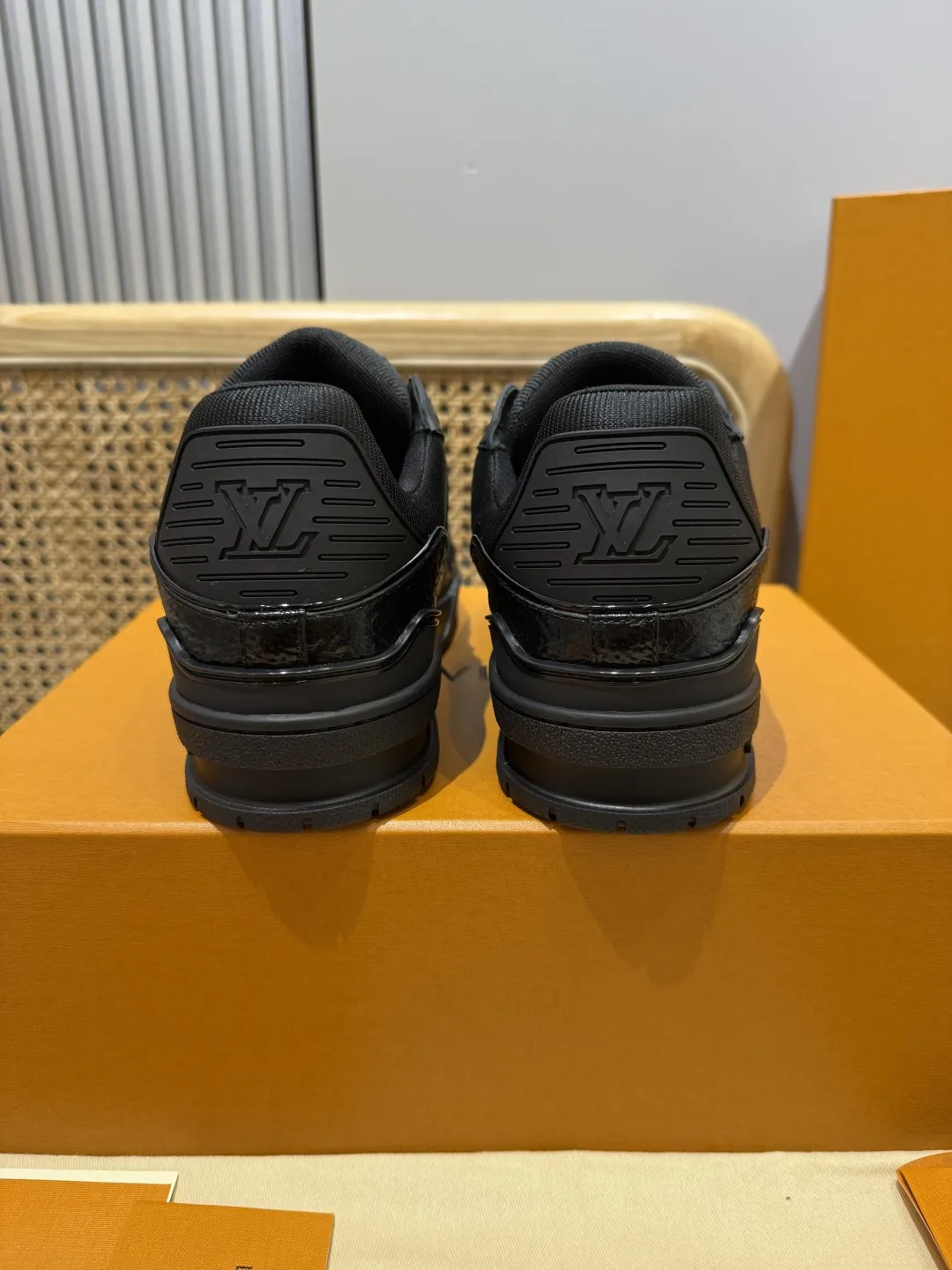Chic Louis Vuitton Trainer Black Monogram Leather Sneakers –  Replica Shoes & Louis Vuitton Fake 454