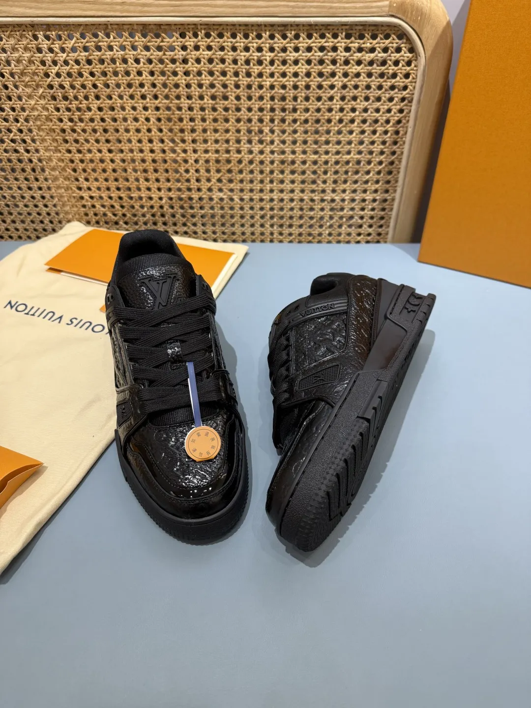 Chic Louis Vuitton Trainer Black Monogram Leather Sneakers –  Replica Shoes & Louis Vuitton Fake 454