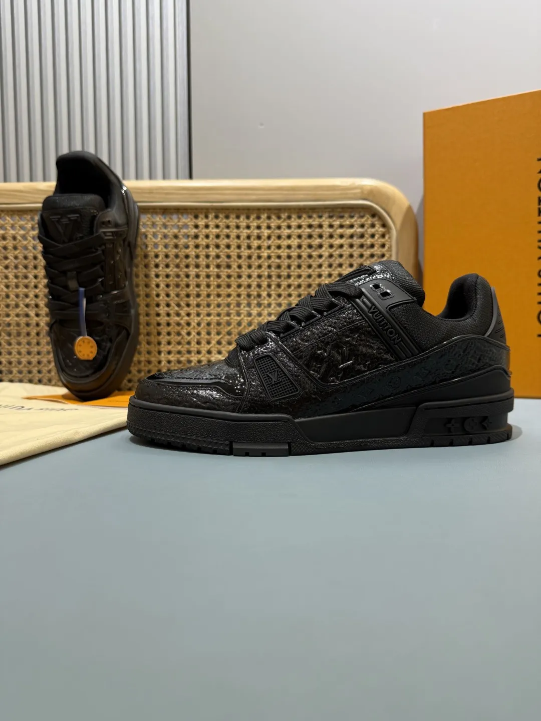 Chic Louis Vuitton Trainer Black Monogram Leather Sneakers –  Replica Shoes & Louis Vuitton Fake 454