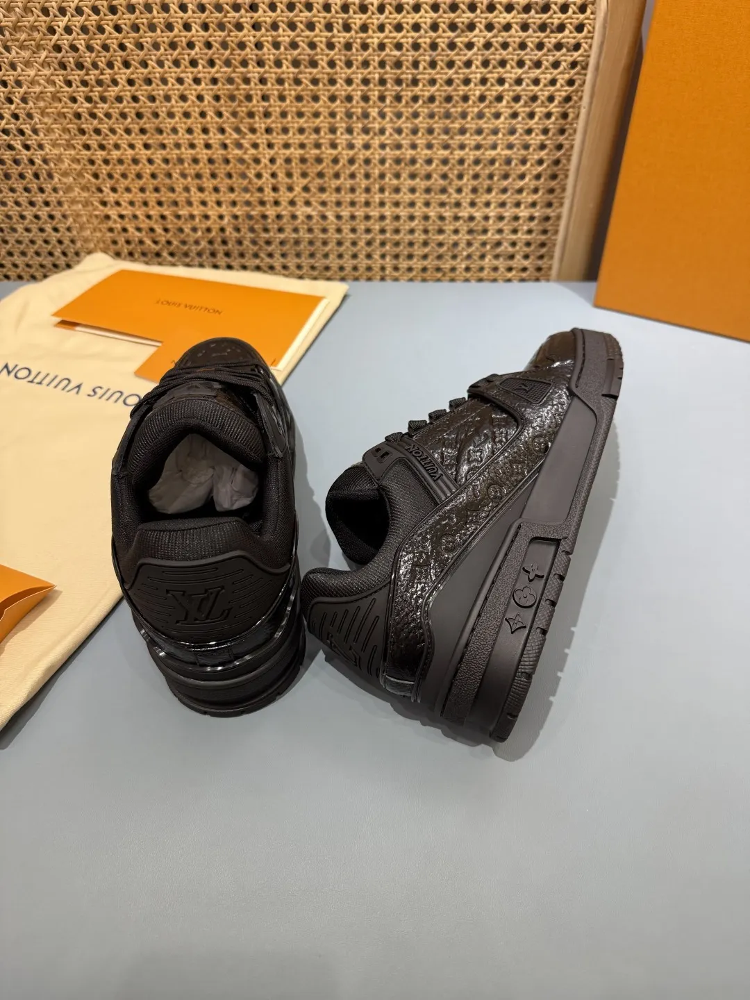 Chic Louis Vuitton Trainer Black Monogram Leather Sneakers –  Replica Shoes & Louis Vuitton Fake 454
