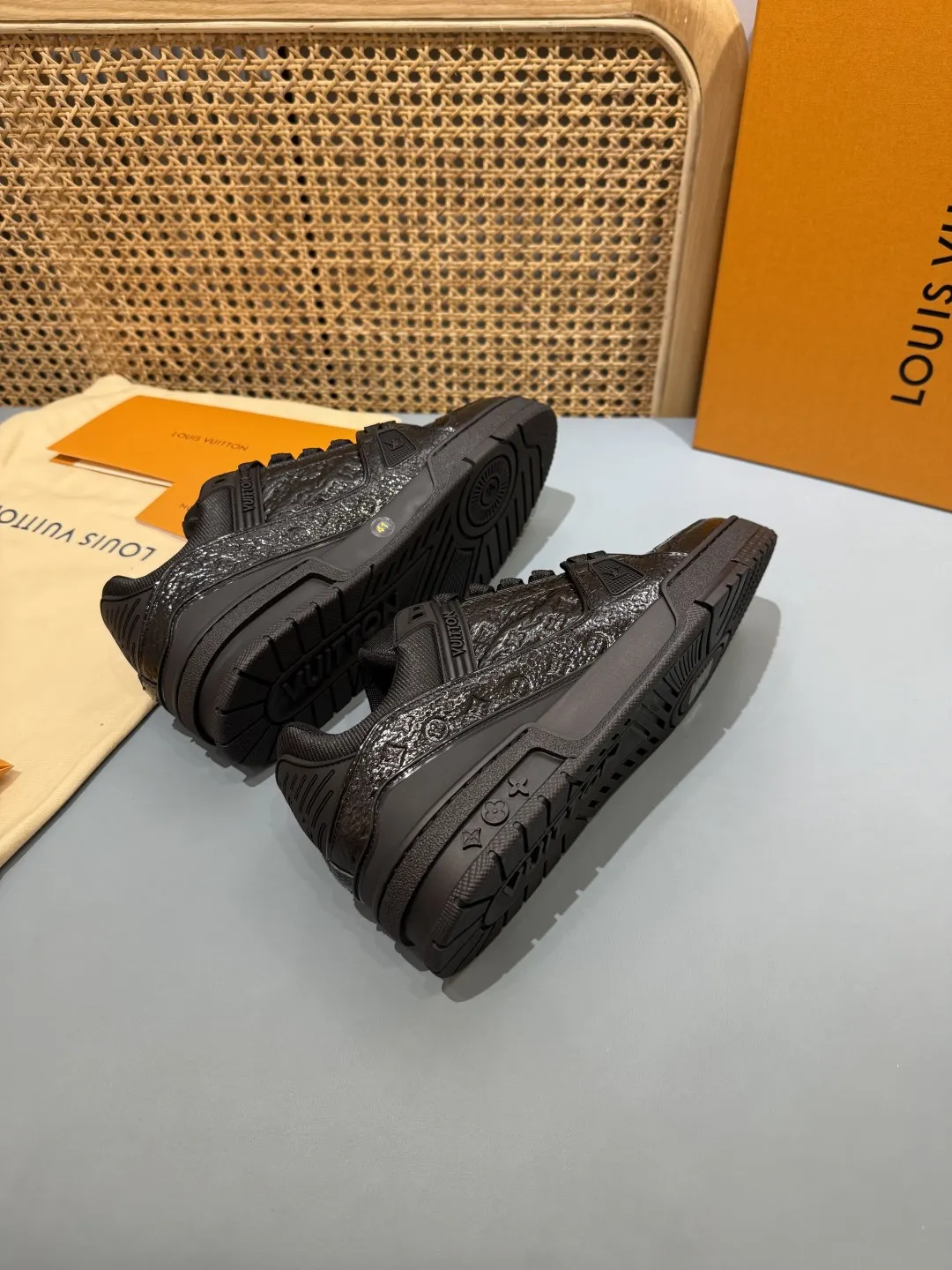 Chic Louis Vuitton Trainer Black Monogram Leather Sneakers –  Replica Shoes & Louis Vuitton Fake 454
