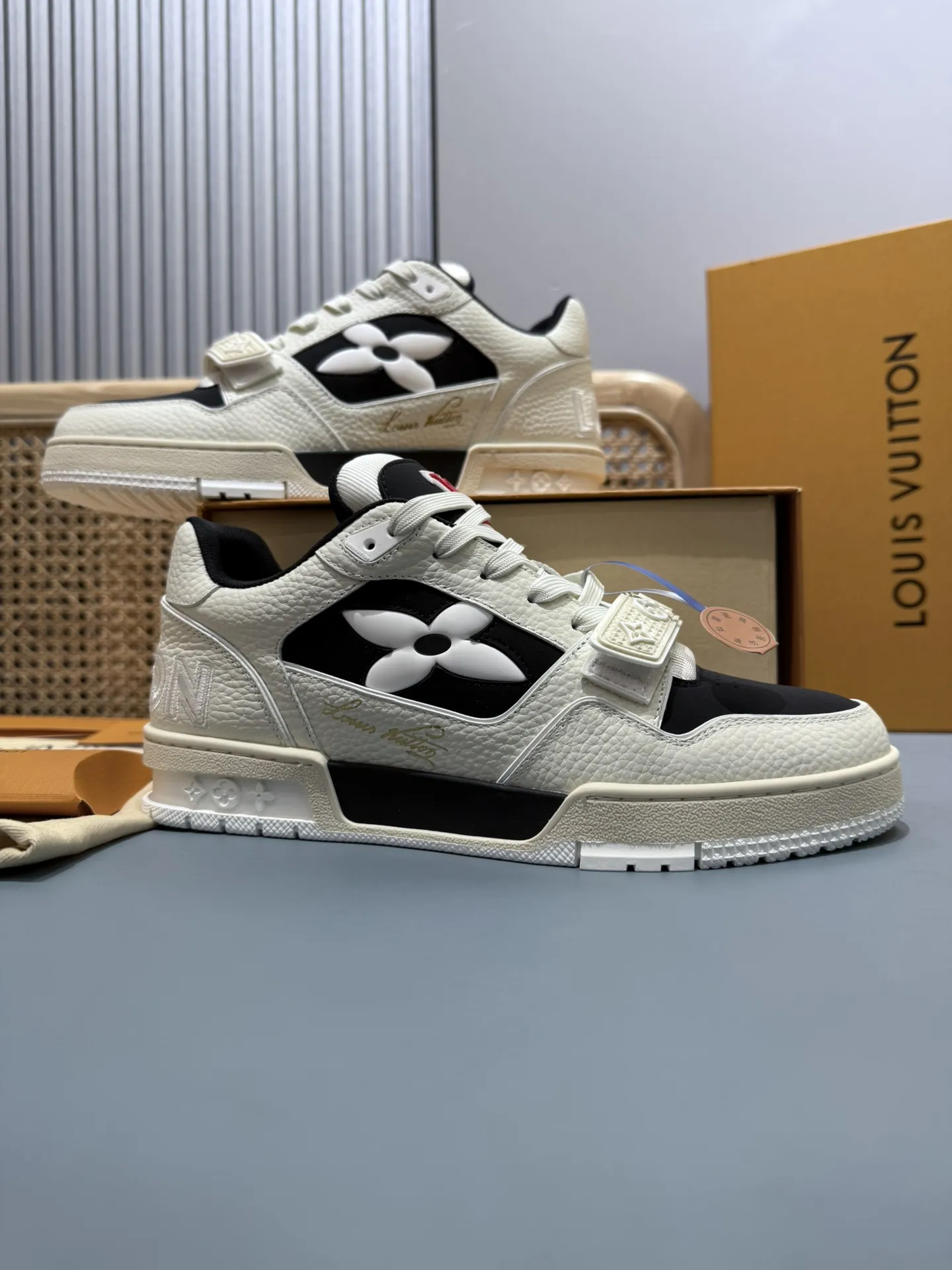 Louis Vuitton Trainer Cream Black Replica Shoes with Rep Sneakers Style FlexibleFit 409