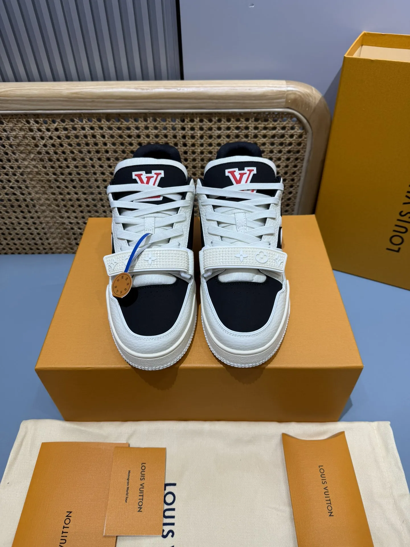 Louis Vuitton Trainer Cream Black Replica Shoes with Rep Sneakers Style FlexibleFit 409