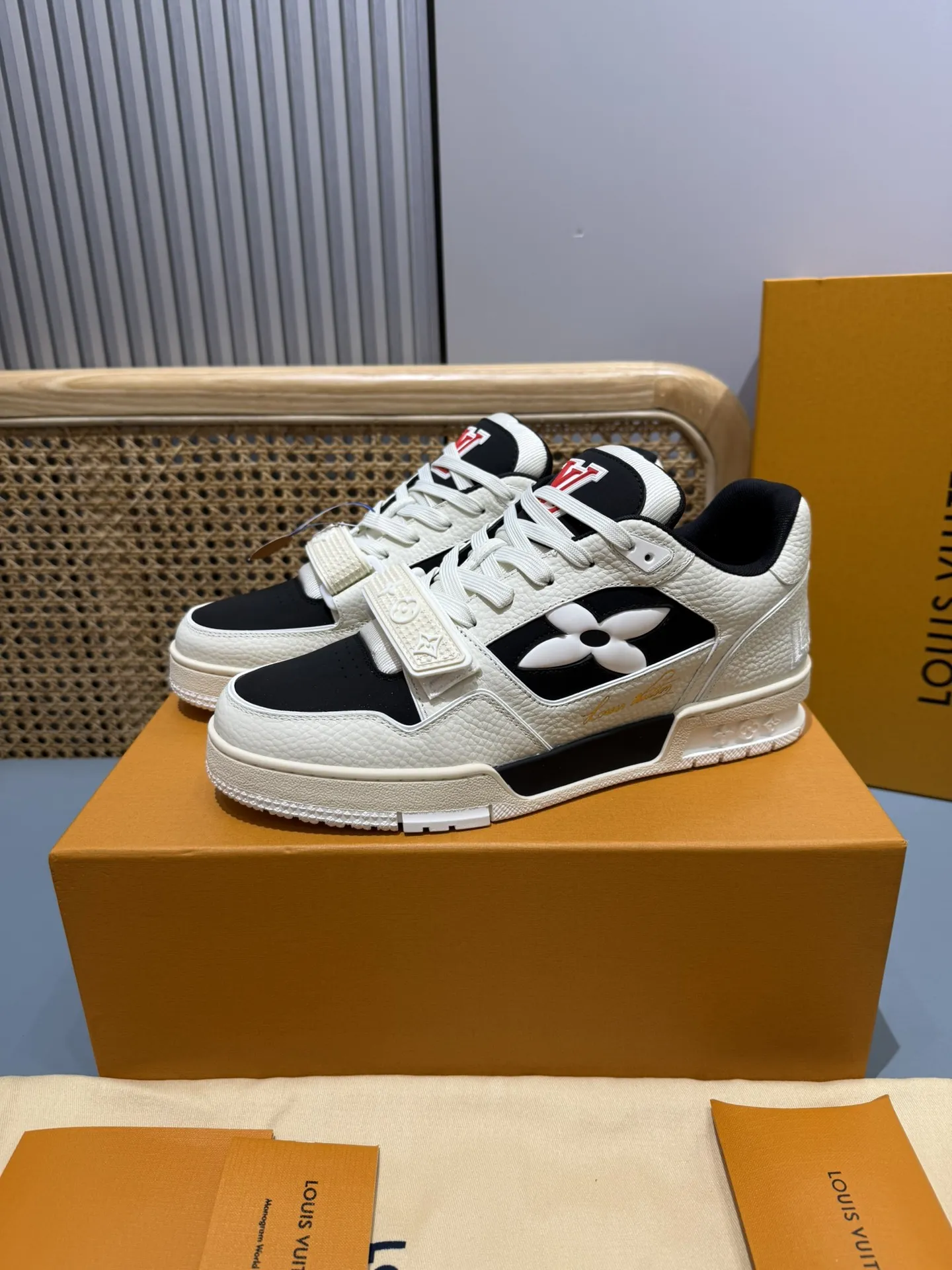 Louis Vuitton Trainer Cream Black Replica Shoes with Rep Sneakers Style FlexibleFit 409