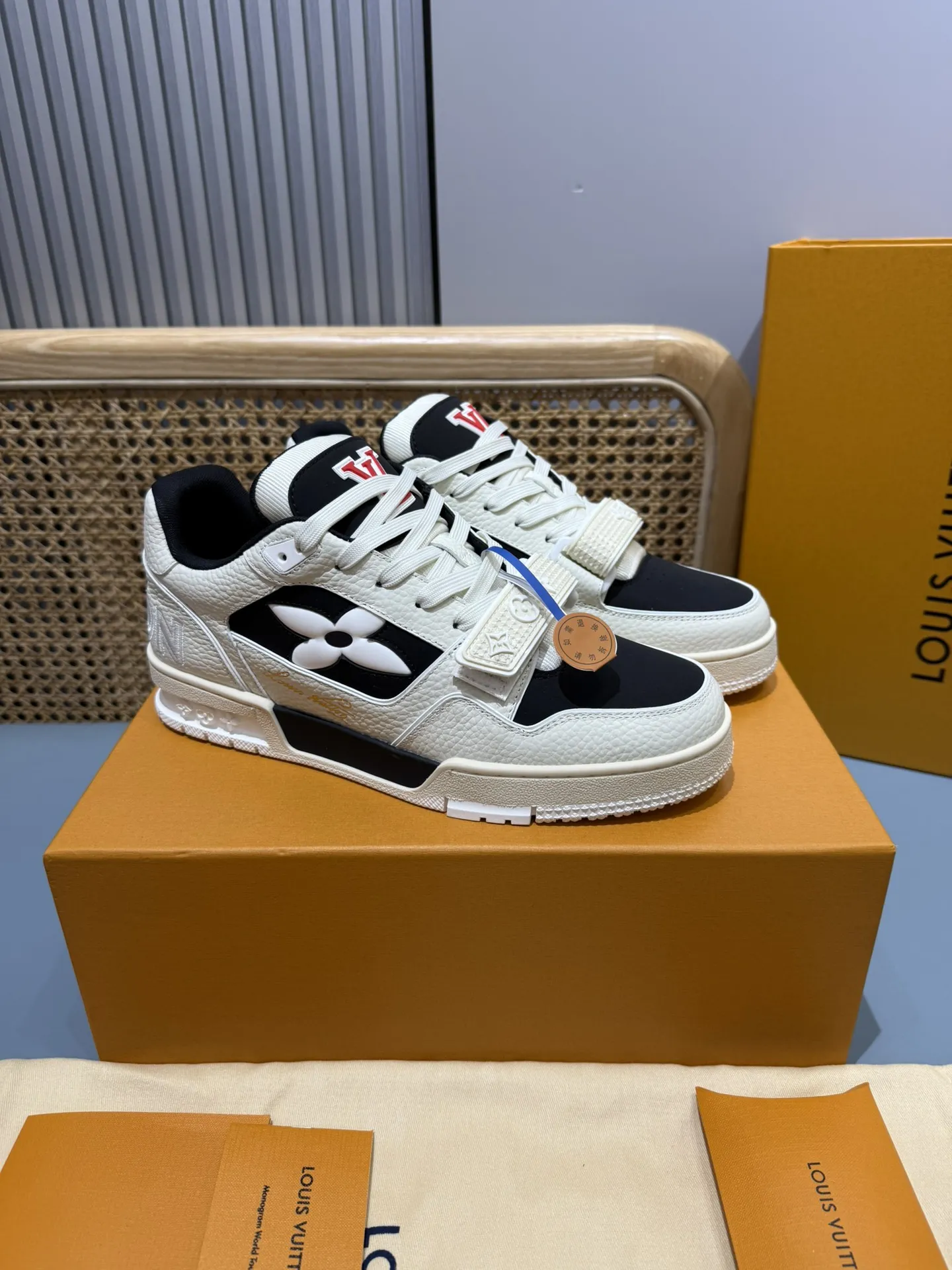 Louis Vuitton Trainer Cream Black Replica Shoes with Rep Sneakers Style FlexibleFit 409