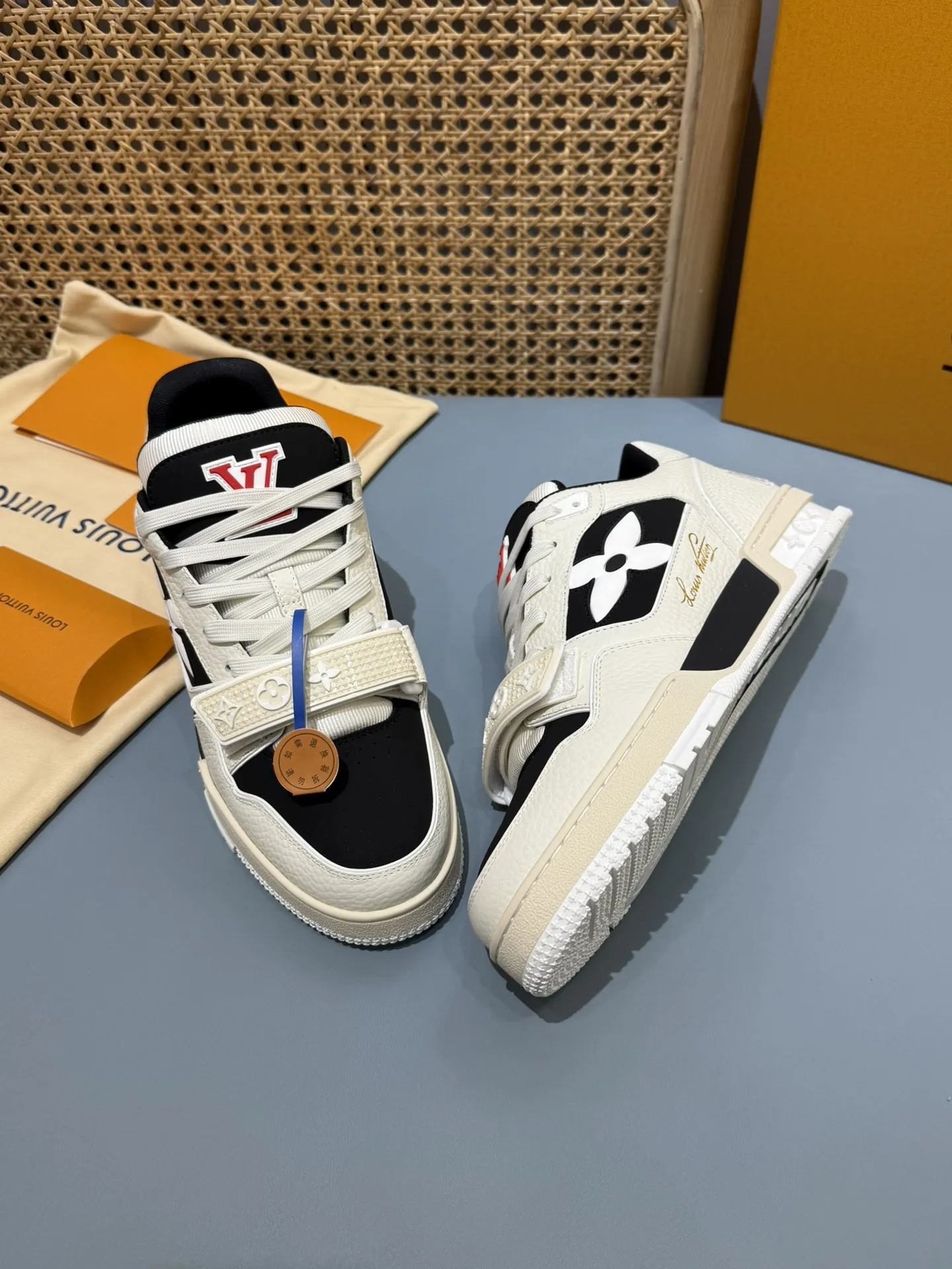 Louis Vuitton Trainer Cream Black Replica Shoes with Rep Sneakers Style FlexibleFit 409