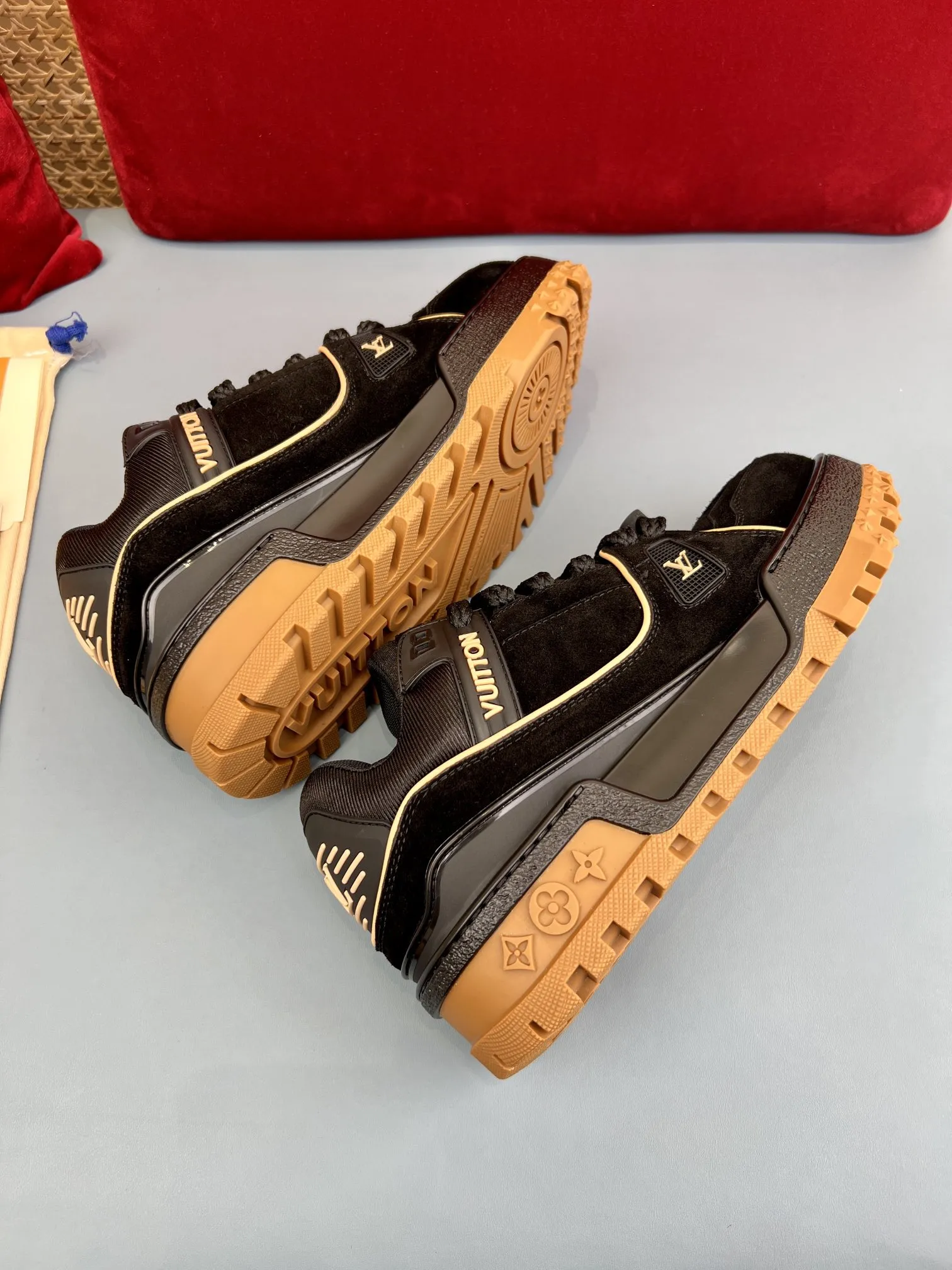 Louis Vuitton Trainer DIY Black Replica Shoes –  Rep Sneakers WrinkleFree 351