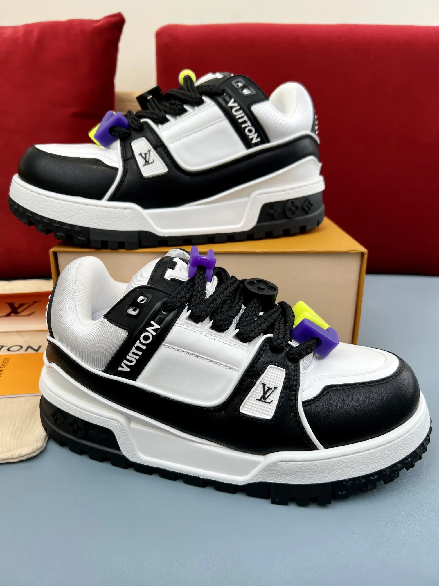 Timeless Louis Vuitton Trainer DIY Black White Replica Shoes with Rep Sneakers Style 354