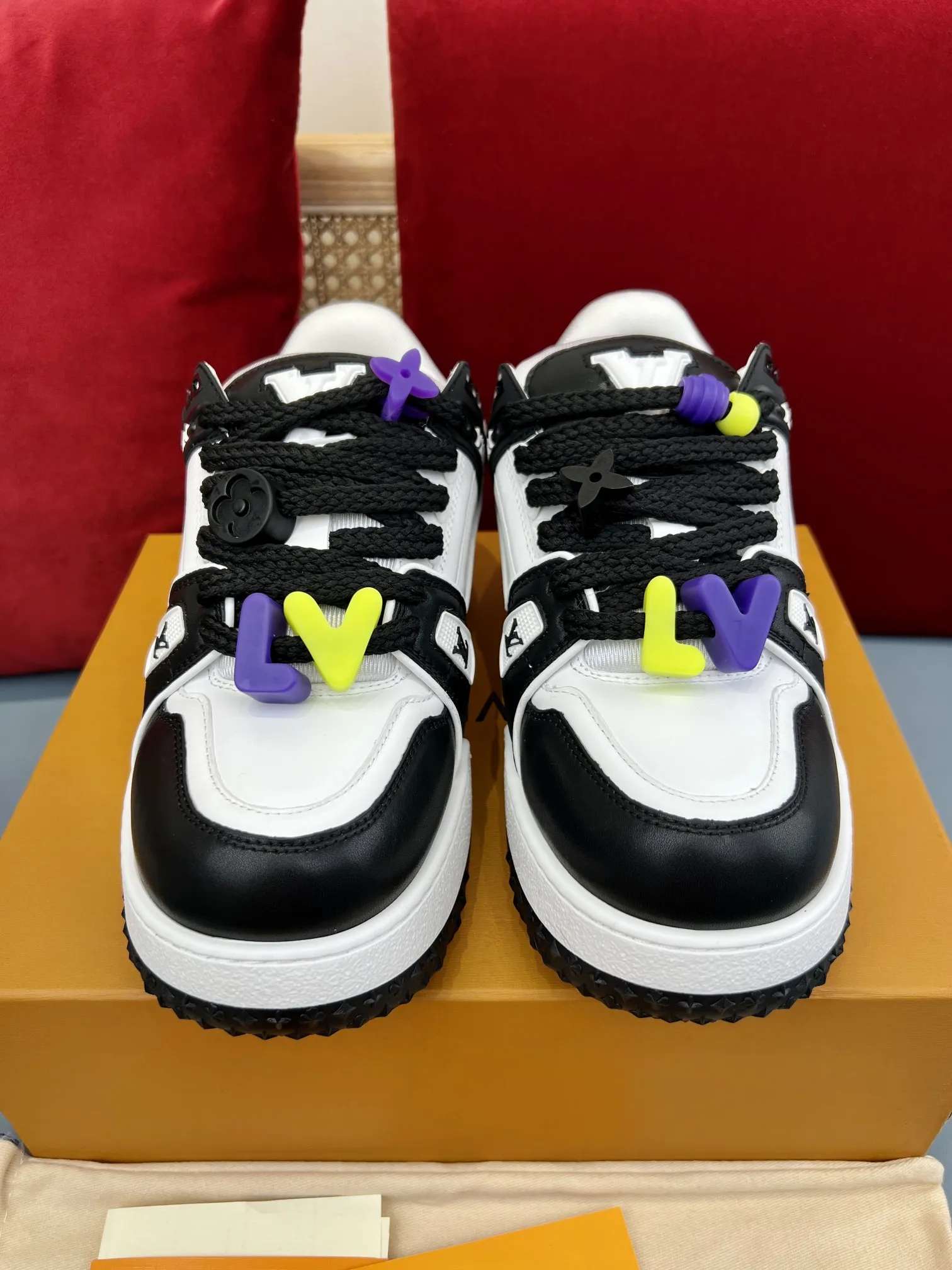 Timeless Louis Vuitton Trainer DIY Black White Replica Shoes with Rep Sneakers Style 354