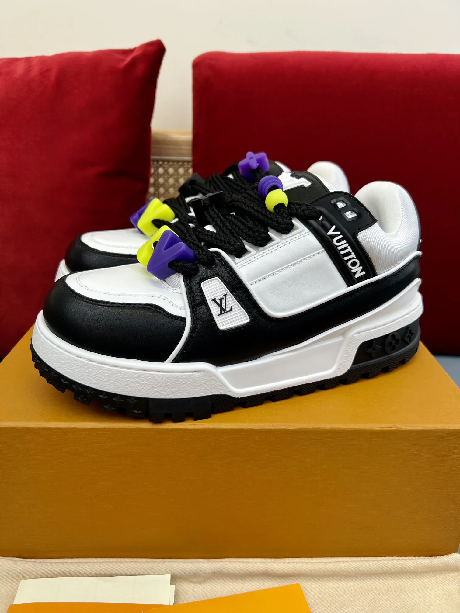 Timeless Louis Vuitton Trainer DIY Black White Replica Shoes with Rep Sneakers Style 354