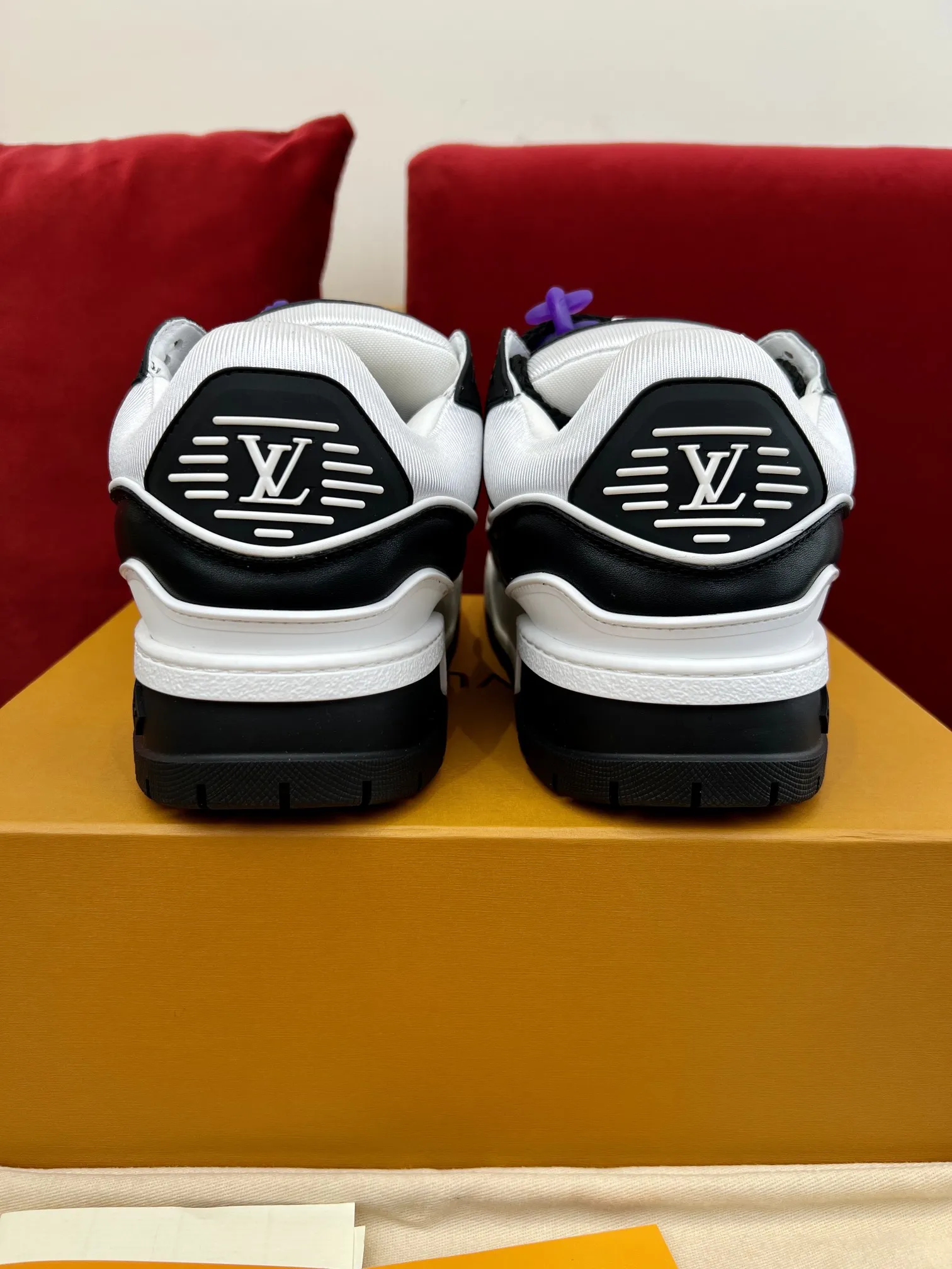 Timeless Louis Vuitton Trainer DIY Black White Replica Shoes with Rep Sneakers Style 354