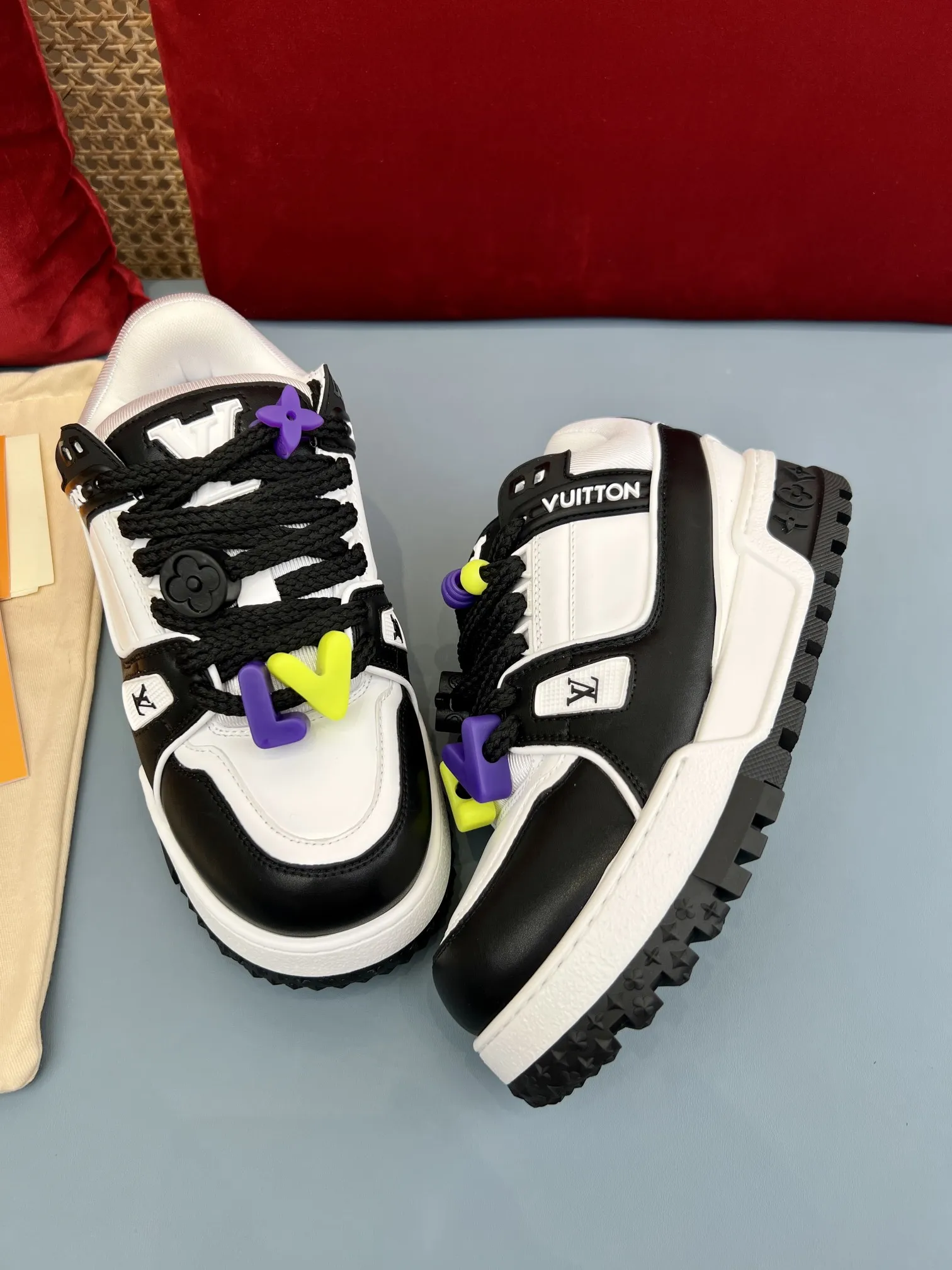 Timeless Louis Vuitton Trainer DIY Black White Replica Shoes with Rep Sneakers Style 354