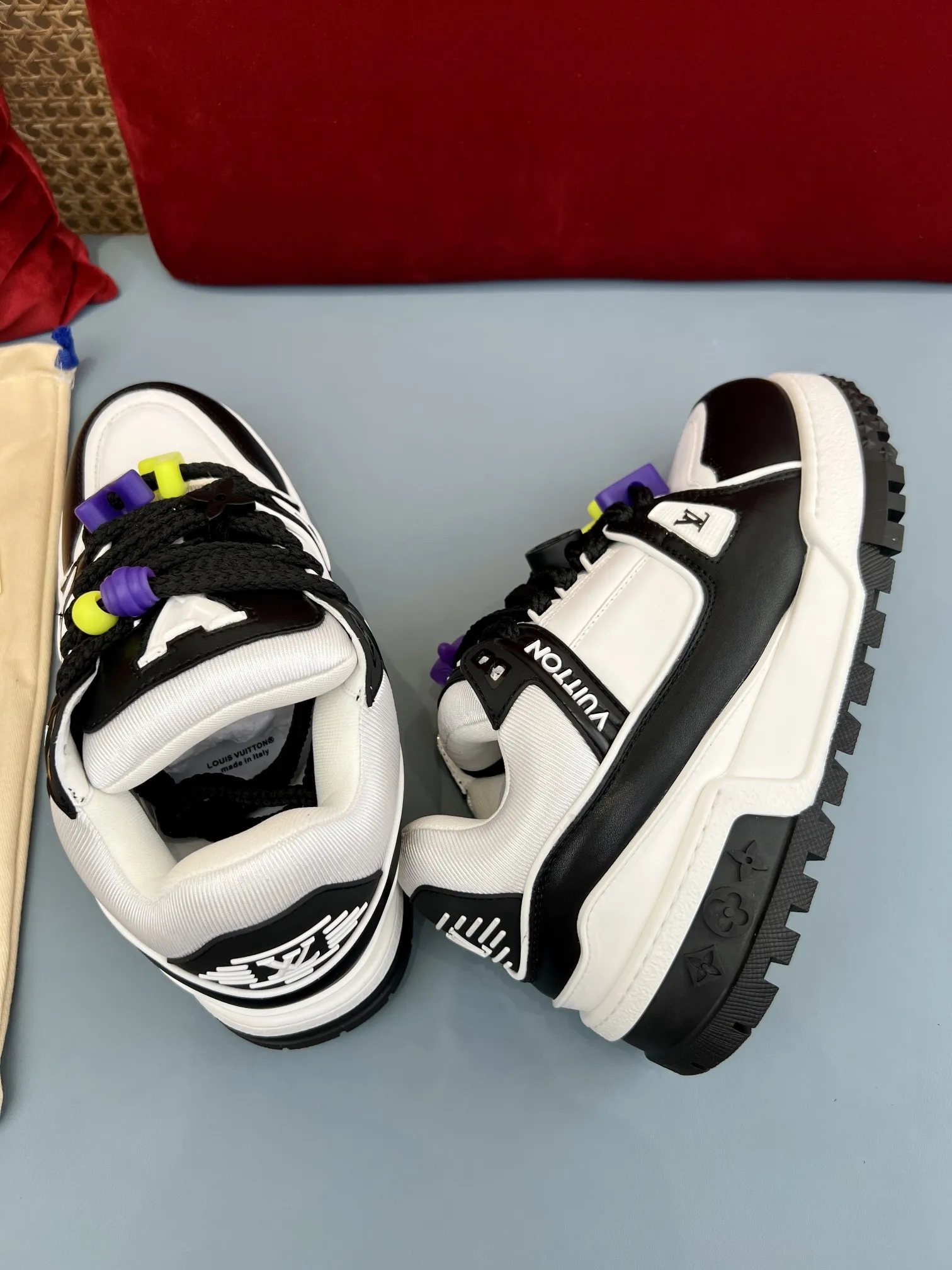 Timeless Louis Vuitton Trainer DIY Black White Replica Shoes with Rep Sneakers Style 354