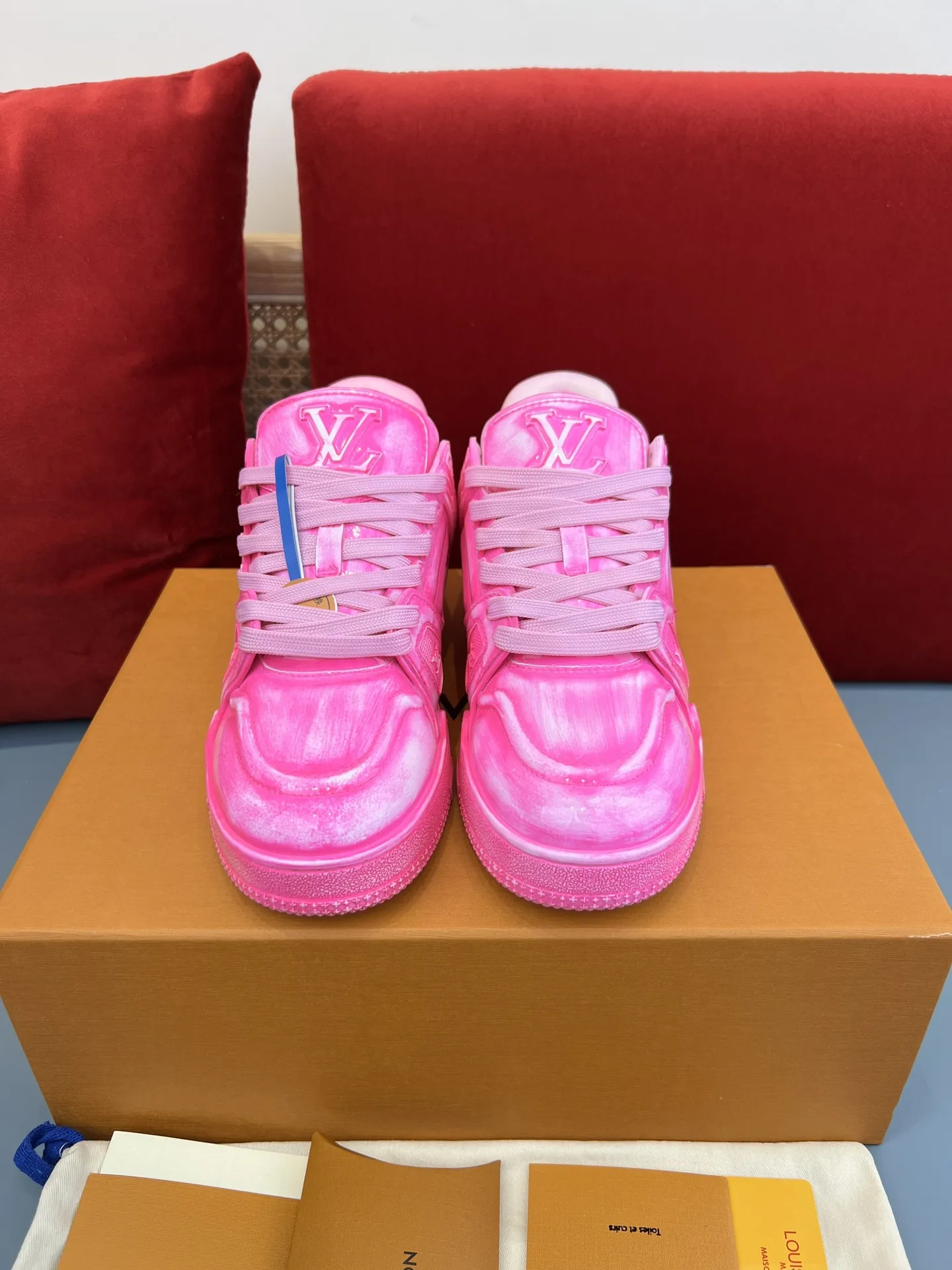 AllSeason Louis Vuitton Trainer Gel Pink Replica Sneakers 327