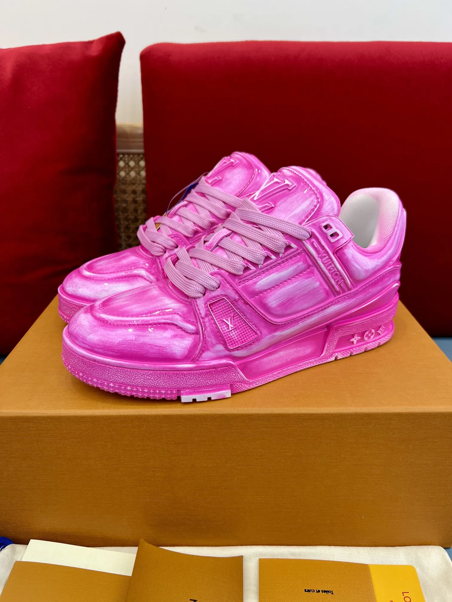 AllSeason Louis Vuitton Trainer Gel Pink Replica Sneakers 327
