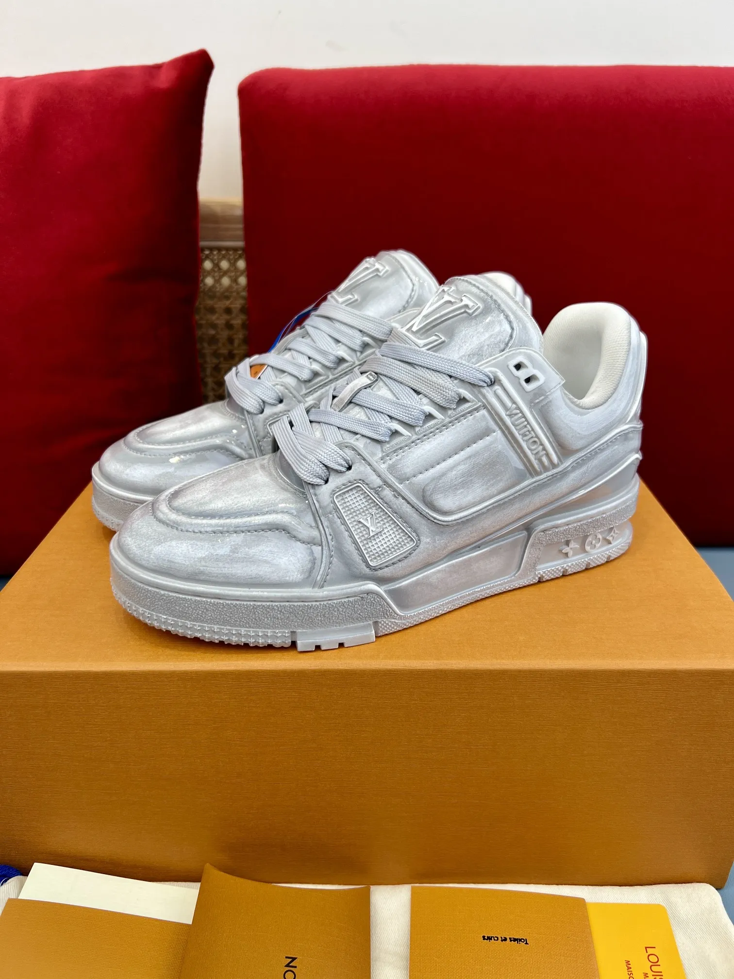 Lightweight Louis Vuitton Trainer Gel Silver Replica Sneakers with Rep Shoes Style 328