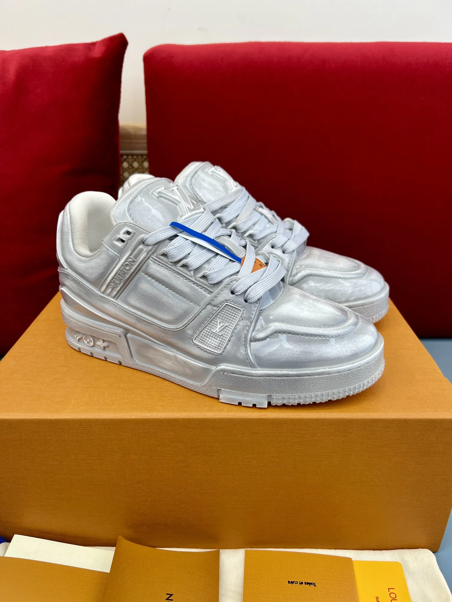 Lightweight Louis Vuitton Trainer Gel Silver Replica Sneakers with Rep Shoes Style 328