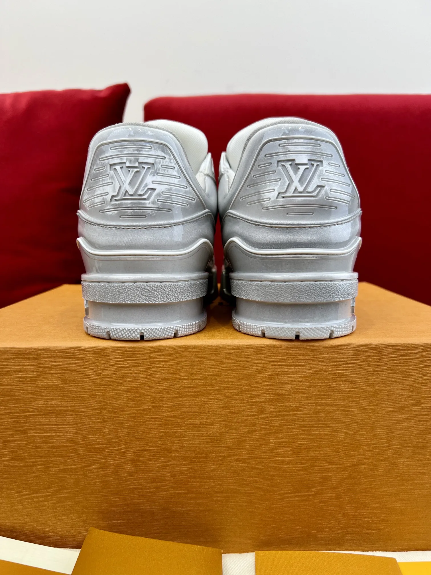 Lightweight Louis Vuitton Trainer Gel Silver Replica Sneakers with Rep Shoes Style 328