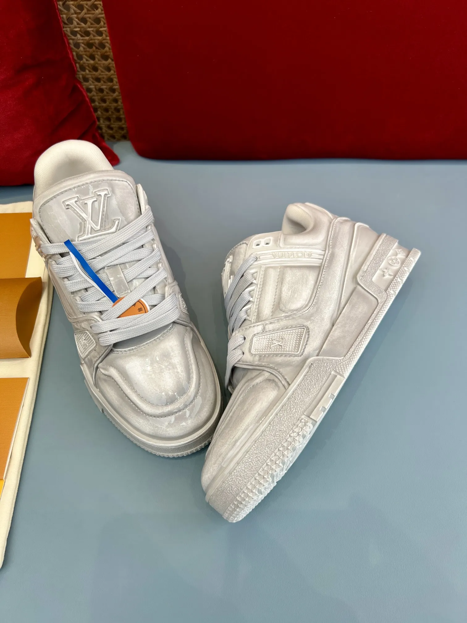 Lightweight Louis Vuitton Trainer Gel Silver Replica Sneakers with Rep Shoes Style 328