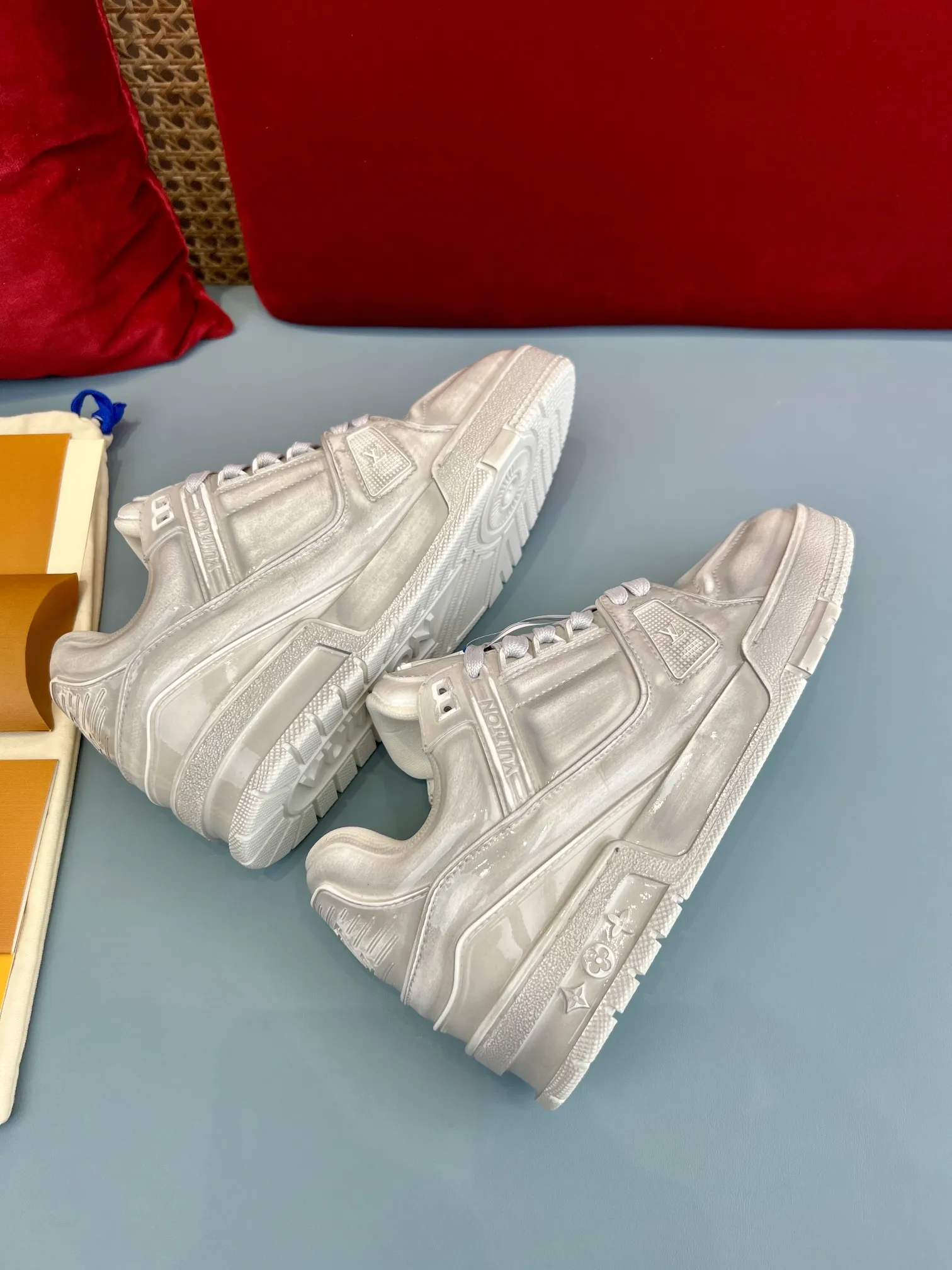 Lightweight Louis Vuitton Trainer Gel Silver Replica Sneakers with Rep Shoes Style 328