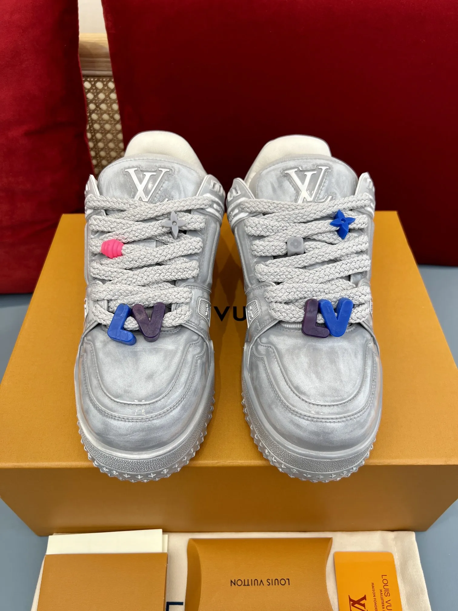 Louis Vuitton Trainer Gel Sneakers Silver – Replica LV Style Unique 302