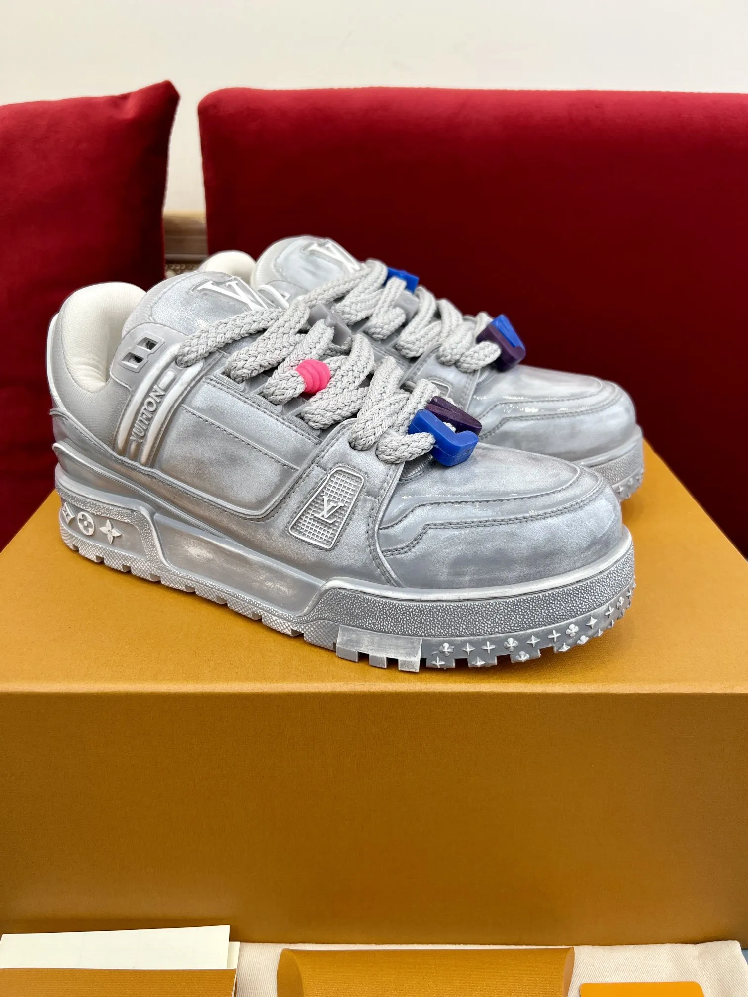 Louis Vuitton Trainer Gel Sneakers Silver – Replica LV Style Unique 302