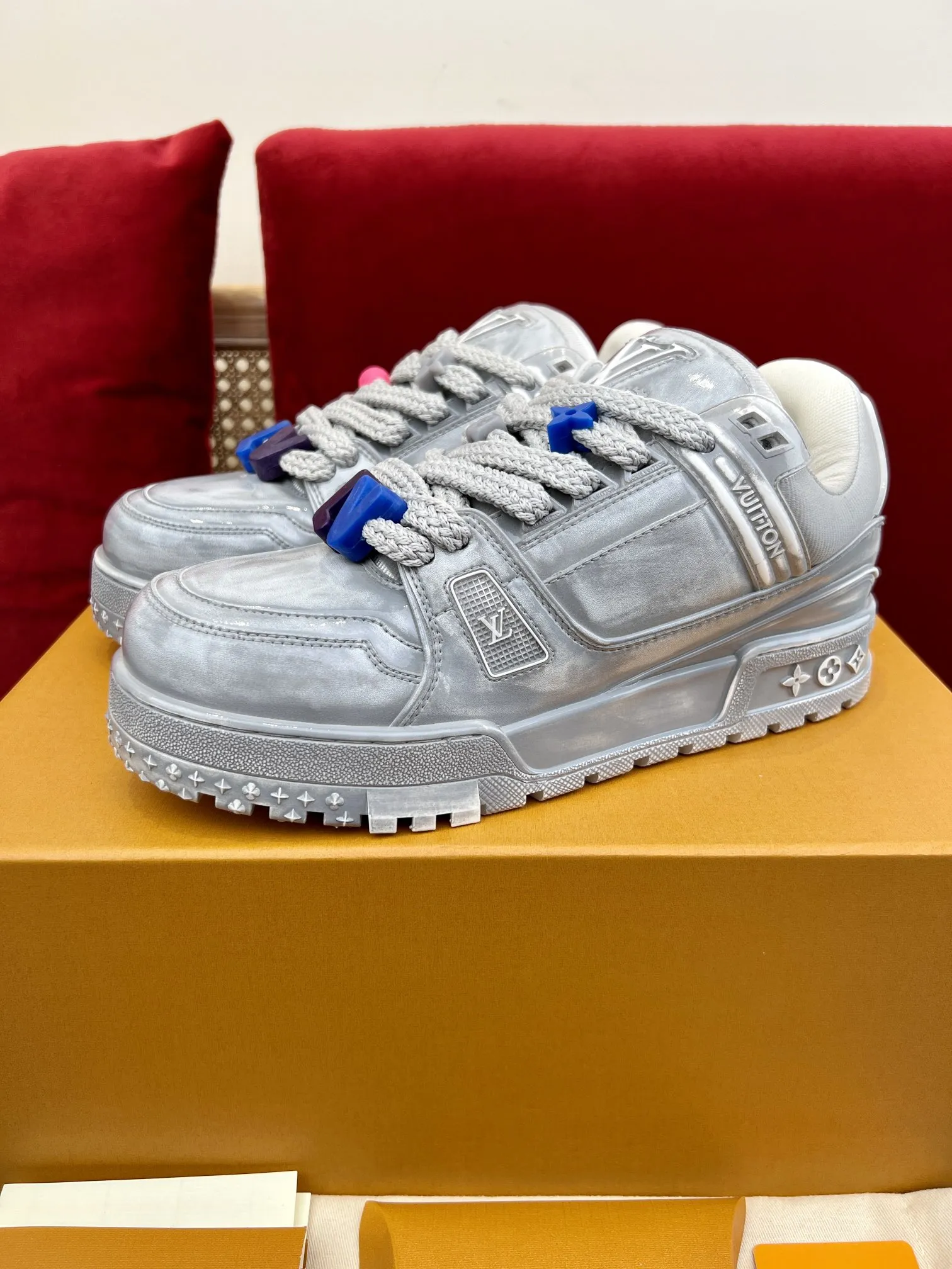 Louis Vuitton Trainer Gel Sneakers Silver – Replica LV Style Unique 302
