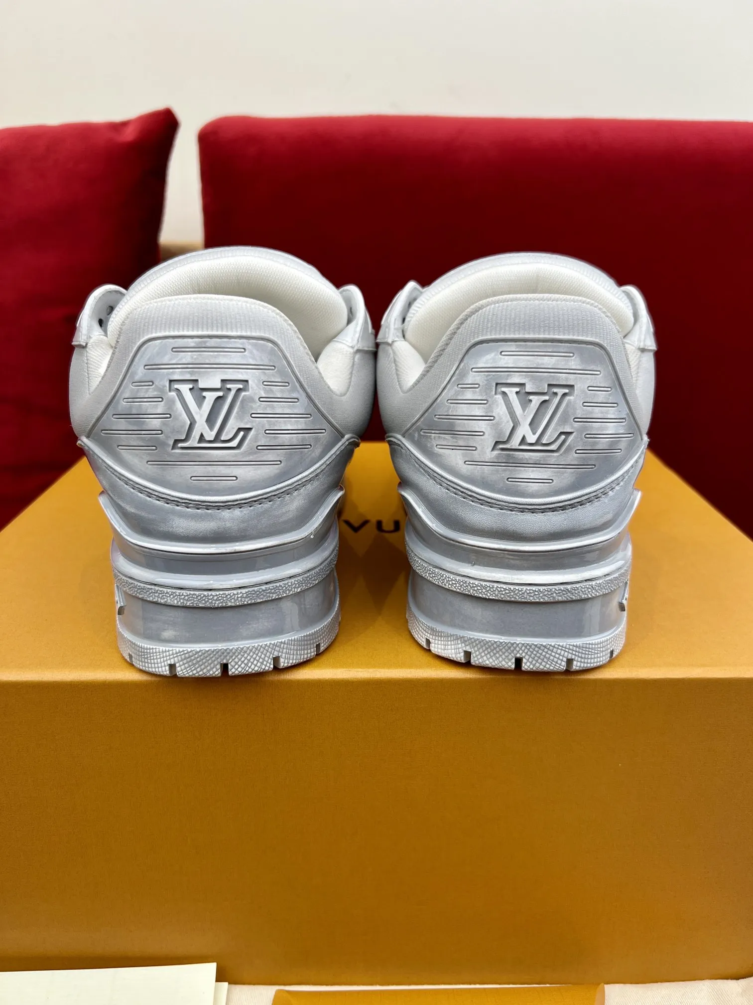Louis Vuitton Trainer Gel Sneakers Silver – Replica LV Style Unique 302